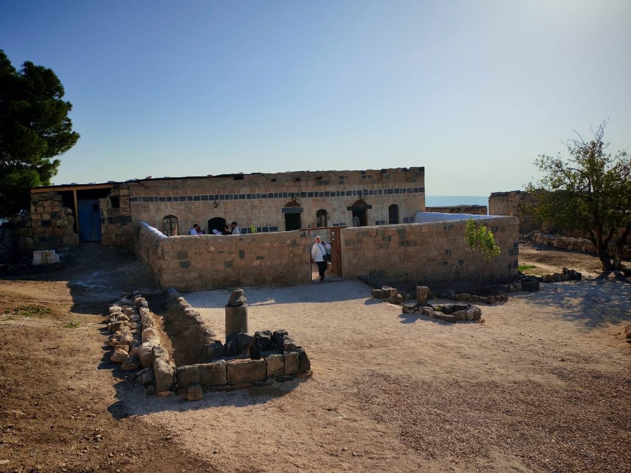 اختتام مشروع ترميم حوش الروسان في أم قيس