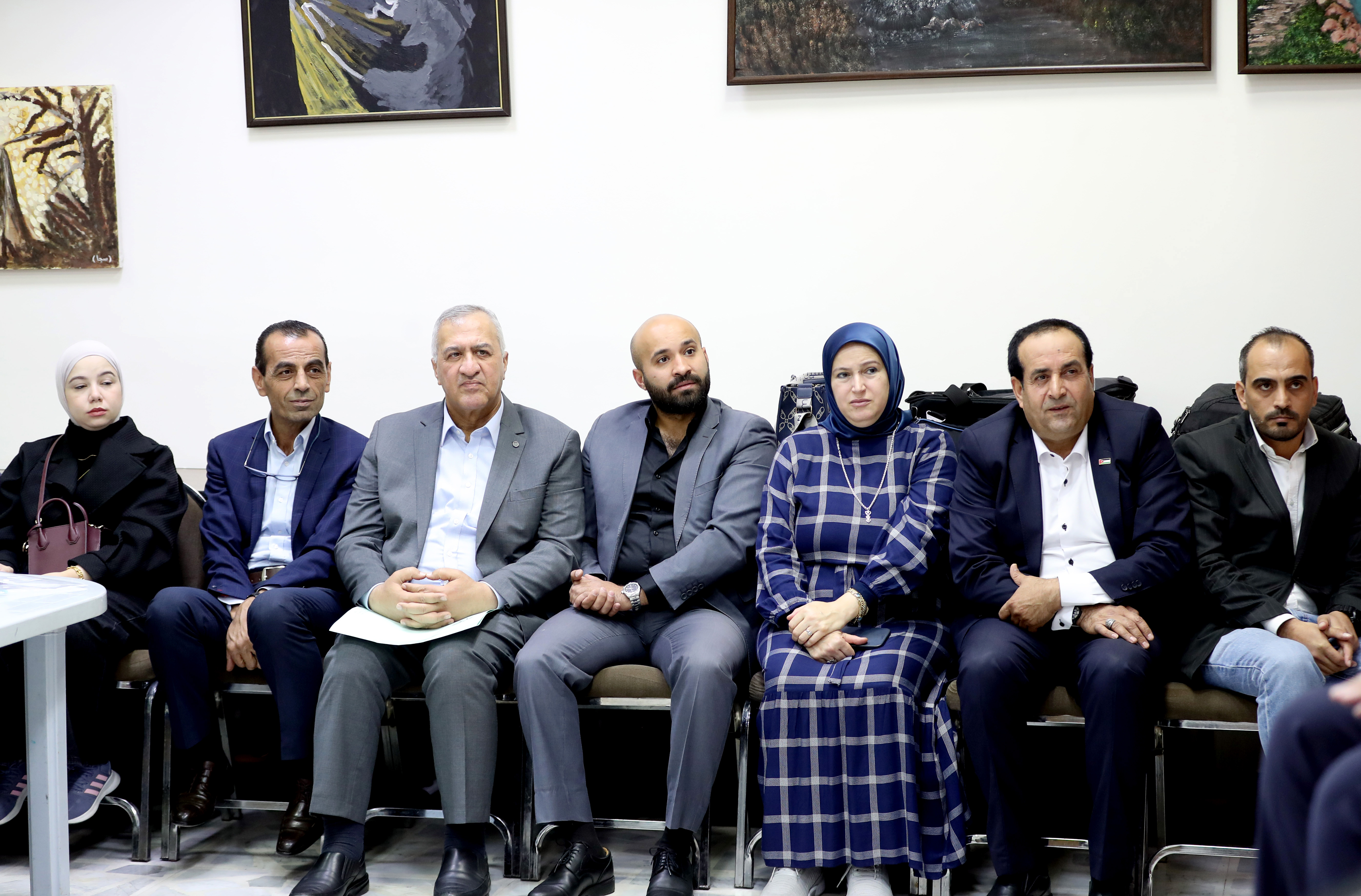 وزير الاتصال الحكومي يحاور الشباب المشاركين ببرنامج اعداد القيادات الشبابية