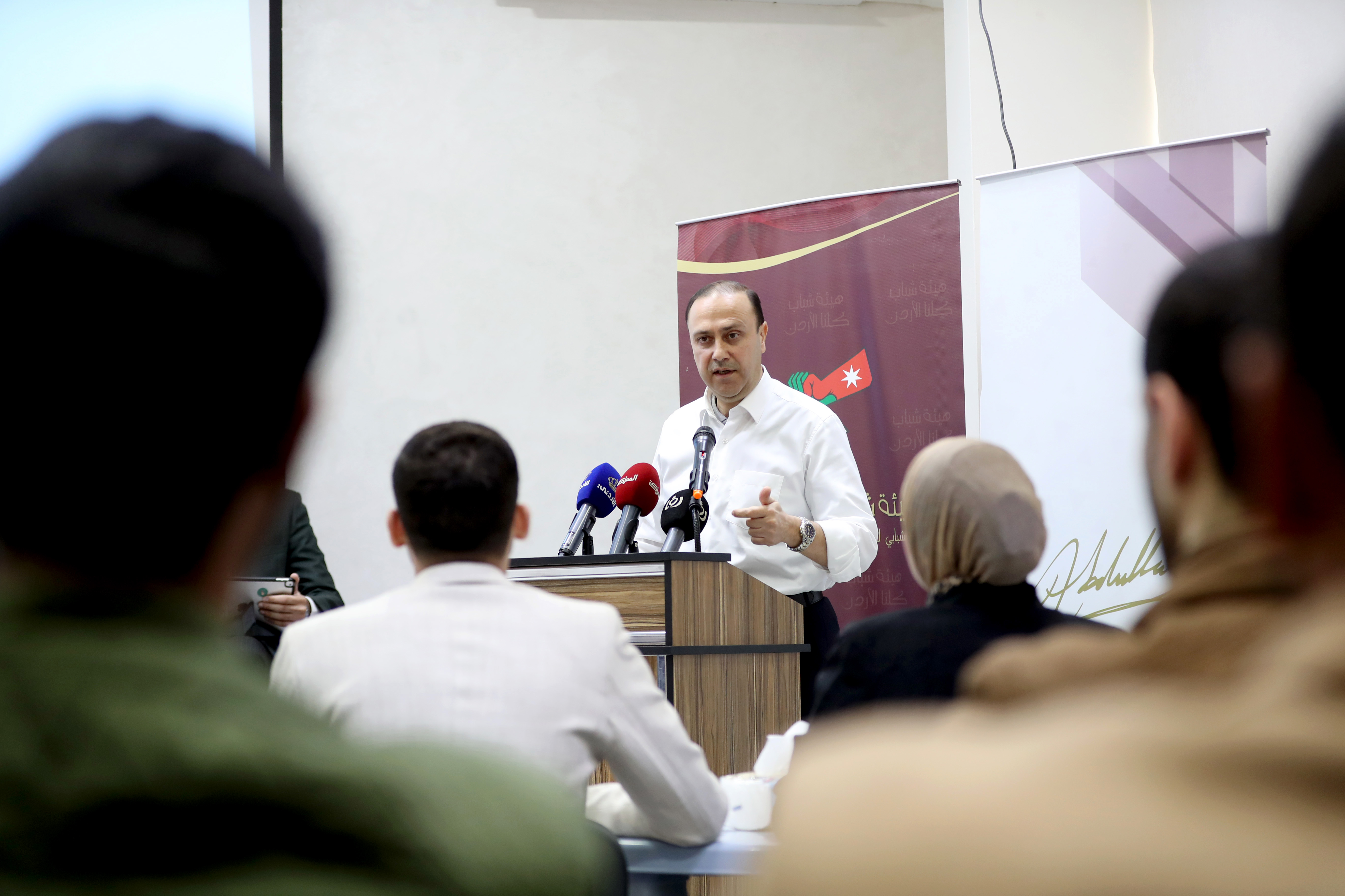 وزير الاتصال الحكومي يحاور الشباب المشاركين ببرنامج اعداد القيادات الشبابية