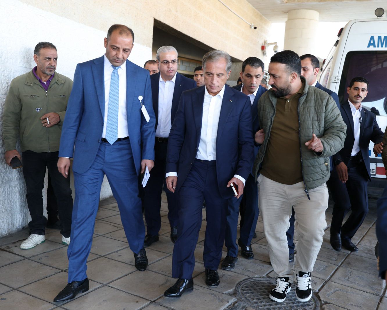 رئيس الوزراء يتابع سير العمل في مواقع زارها سابقا ويتفقد مواقع جديدة في ألوية الرّصيفة والهاشمية والقصبة بالزرقاء