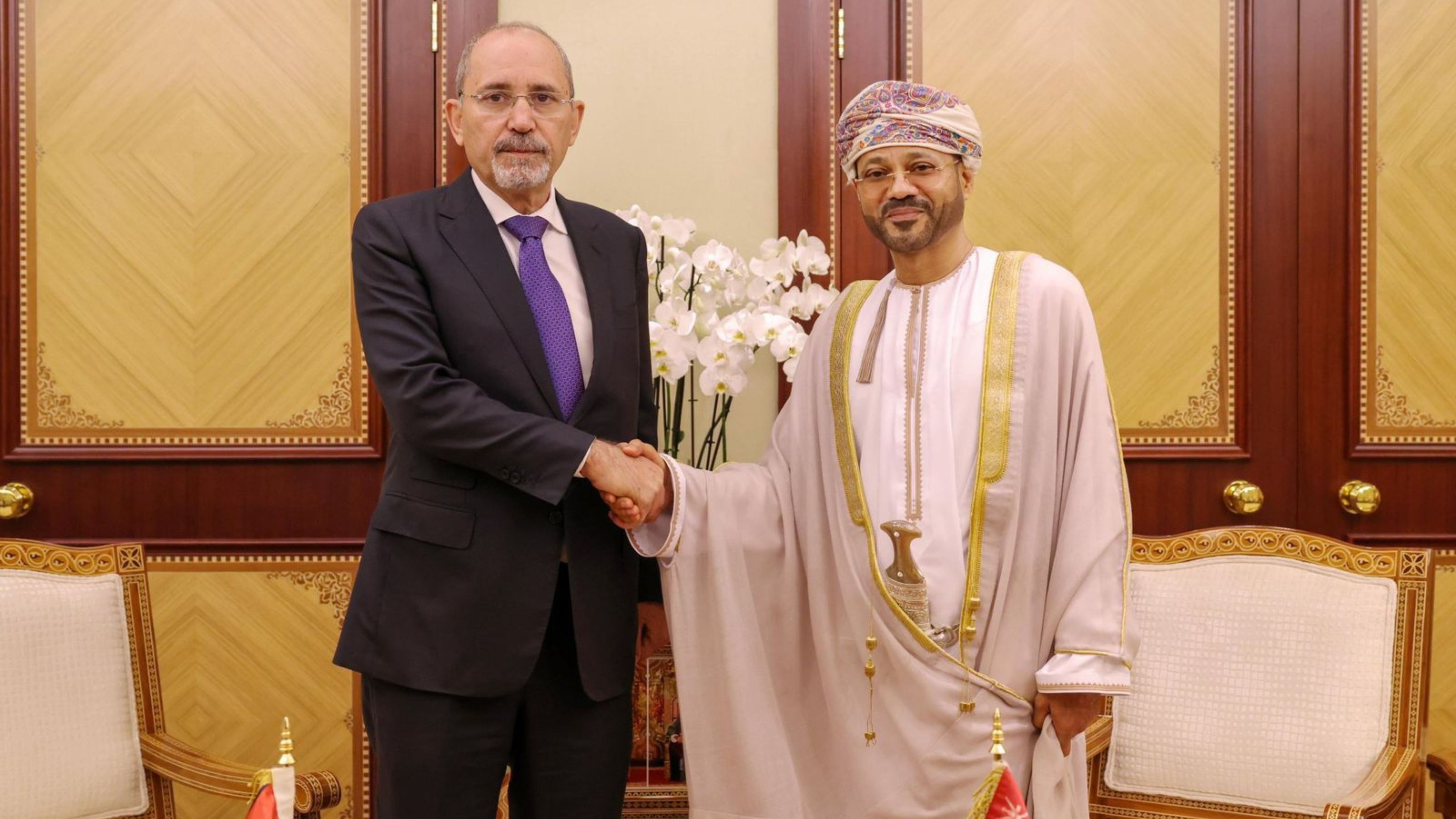وزير الخارجية يجري مباحثات موسّعة مع نظيره العُماني