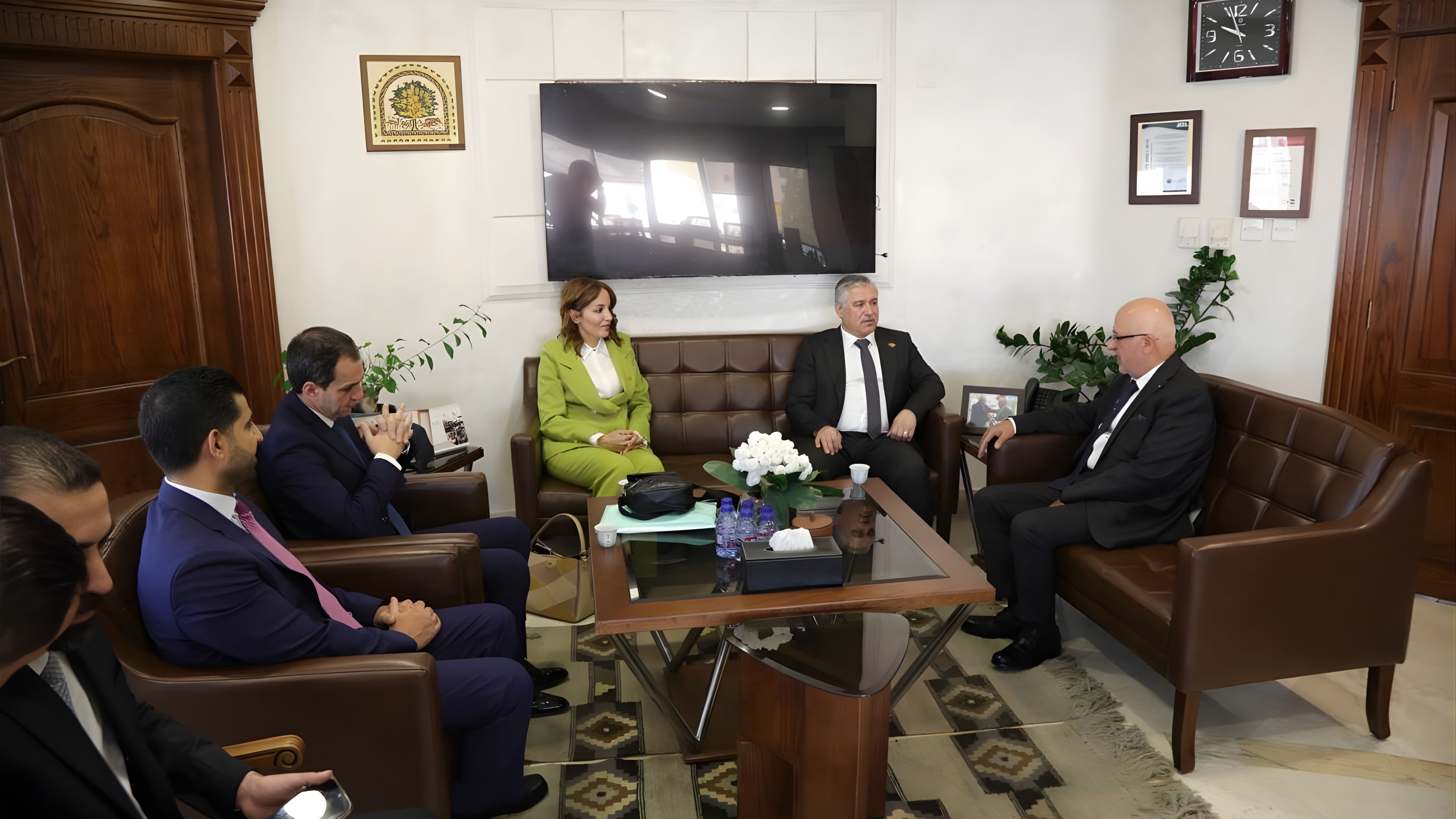 المستقلة للانتخاب تبحث مع وفد سوري التعاون المشترك