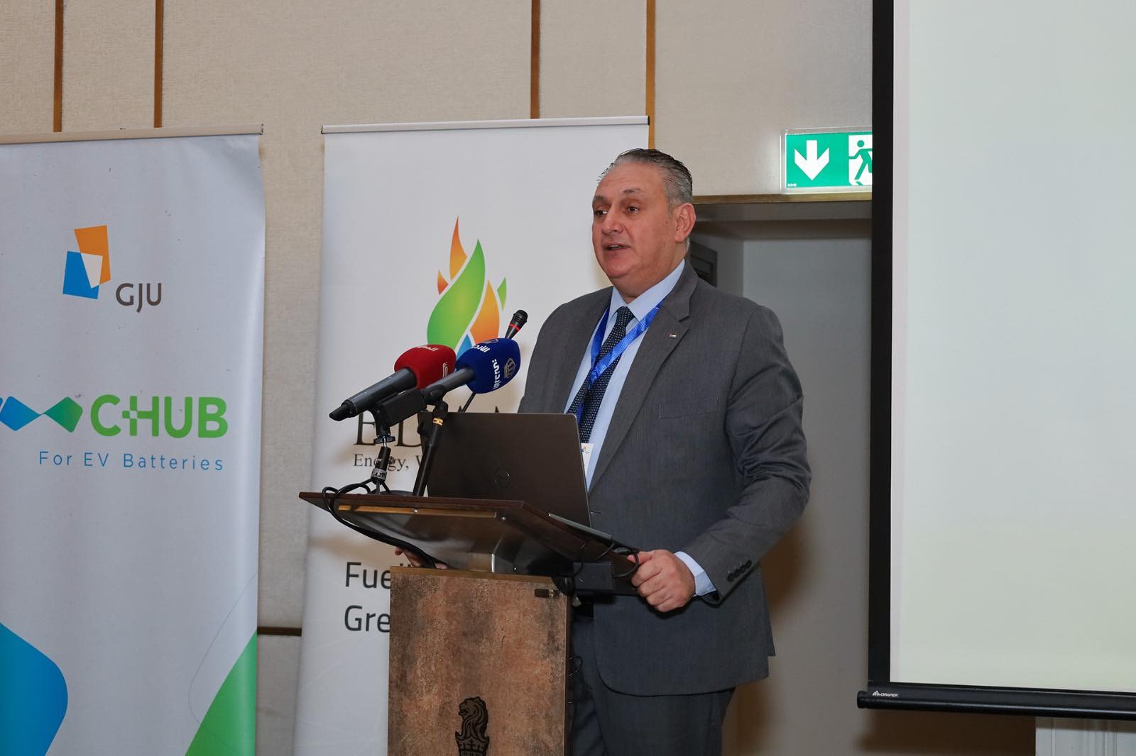 وزير البيئة يؤكد أهمية إدارة البطاريات الكهربائية للتوجه نحو النمو الأخضر