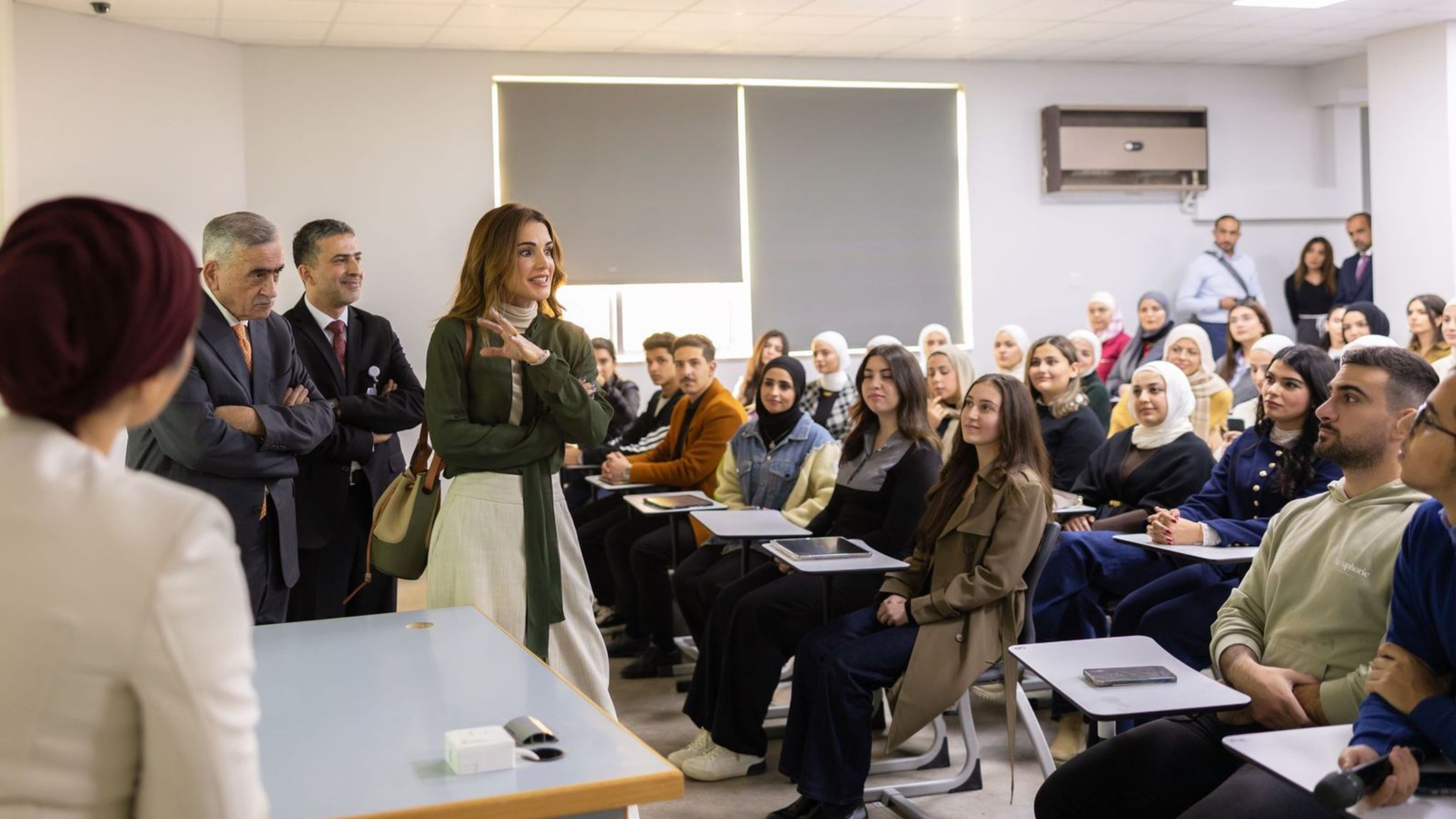 الملكة رانيا العبدالله تزور الجامعة الأردنية 