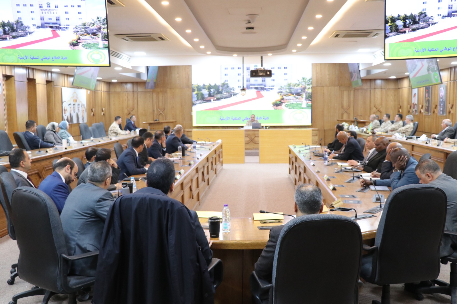 مدير الإعلام العسكري يحاضر في كلية الدفاع الوطني