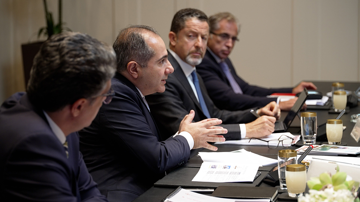 الملك يدعو لتبني نهج حكومي موحد يسهم في تبسيط الإجراءات وتسهيل رحلة المستثمر