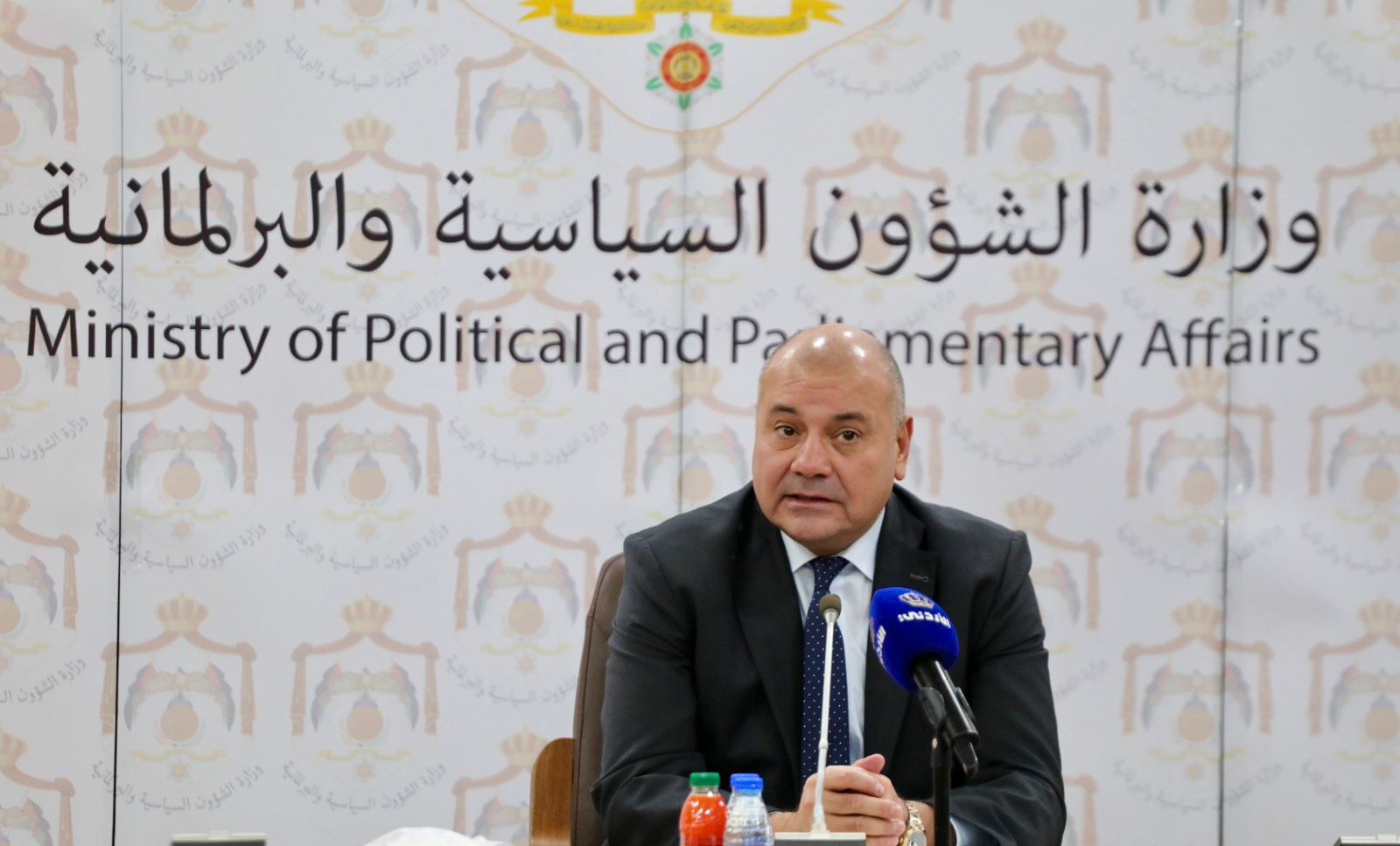 وزير الشؤون السياسية يلتقي وفدا من الاتحاد النسائي