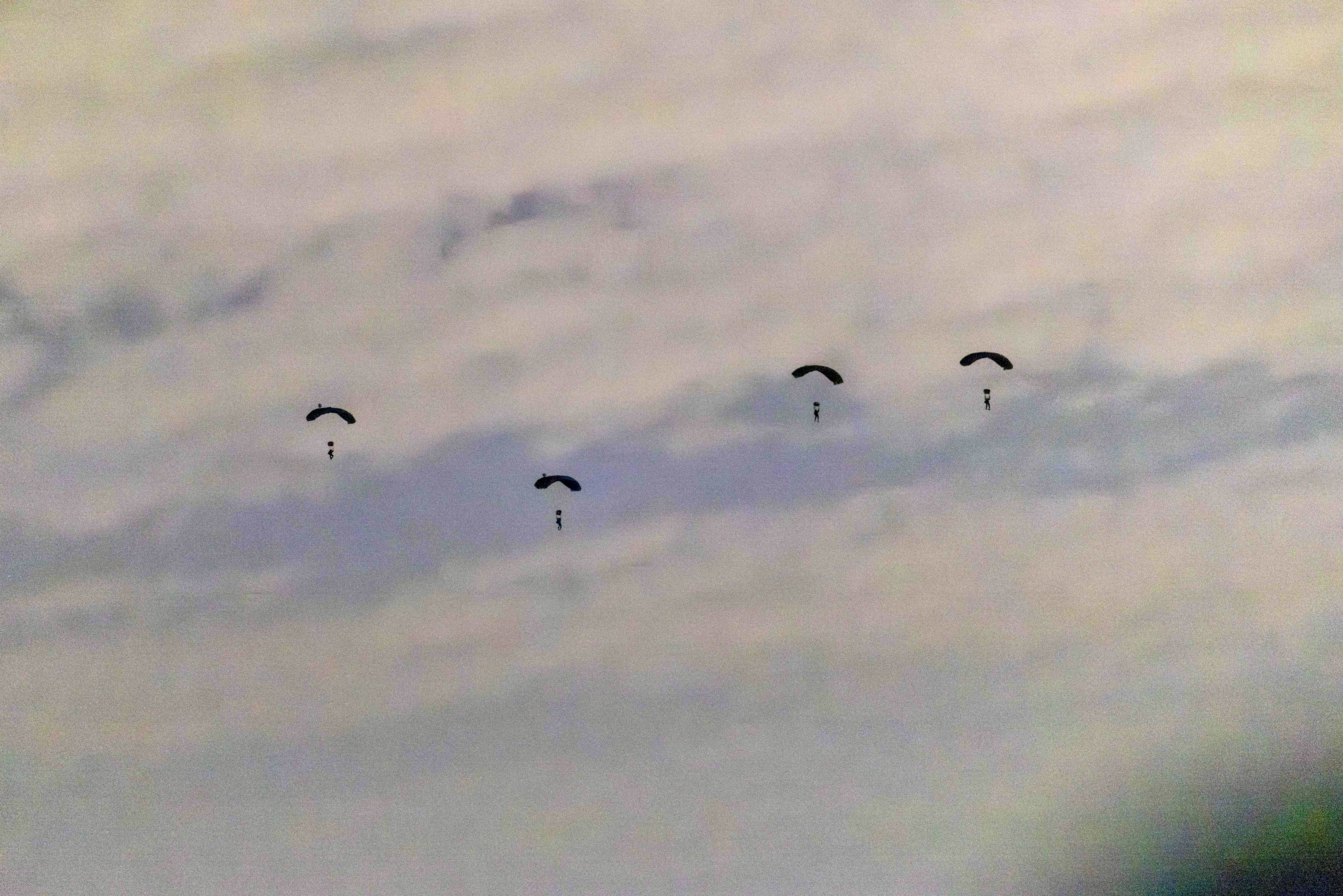  الملك يتابع تمرين أسود الهواشم بمشاركة ولي العهد