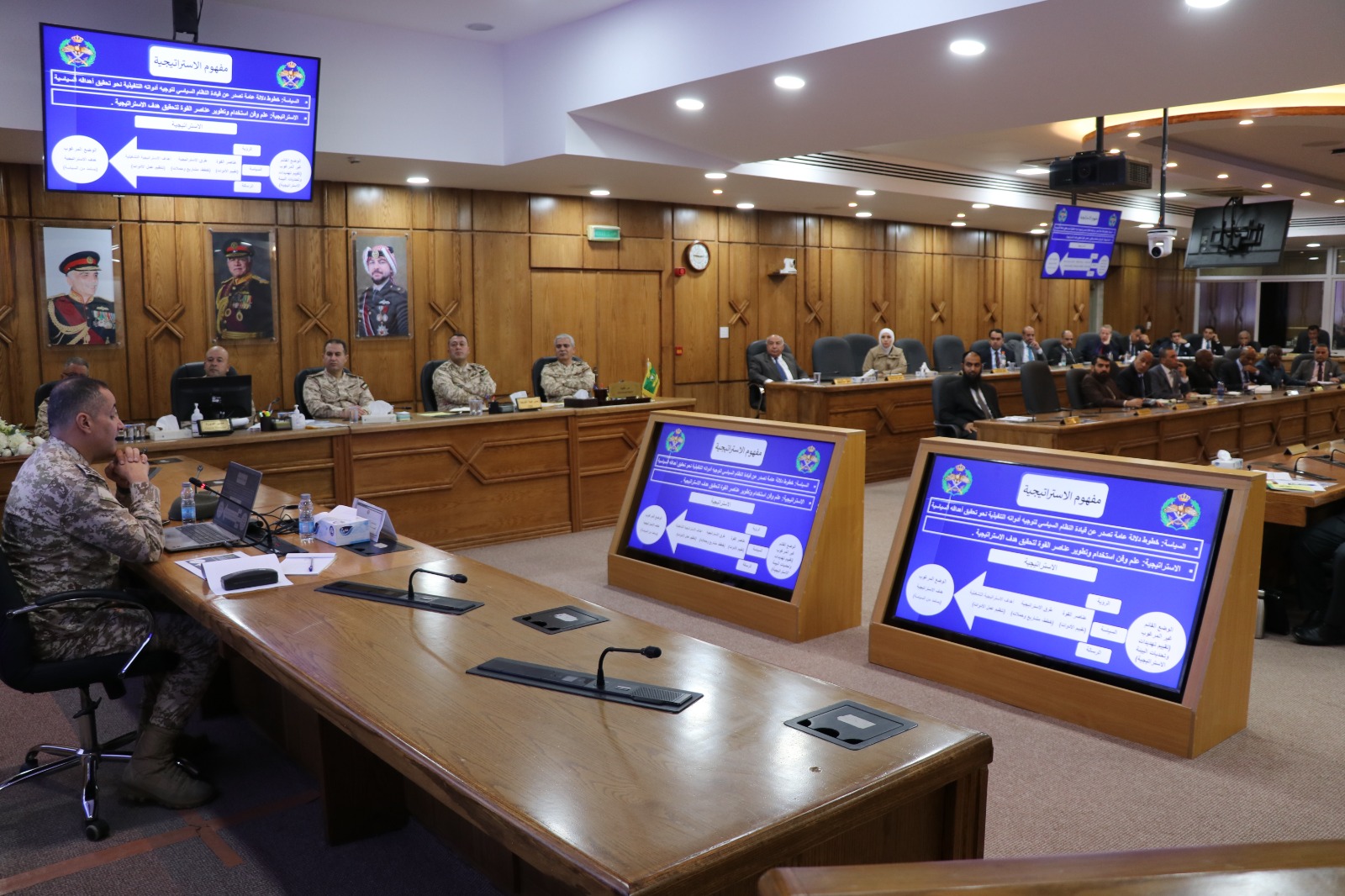 مدير الإعلام العسكري يحاضر في كلية الدفاع الوطني