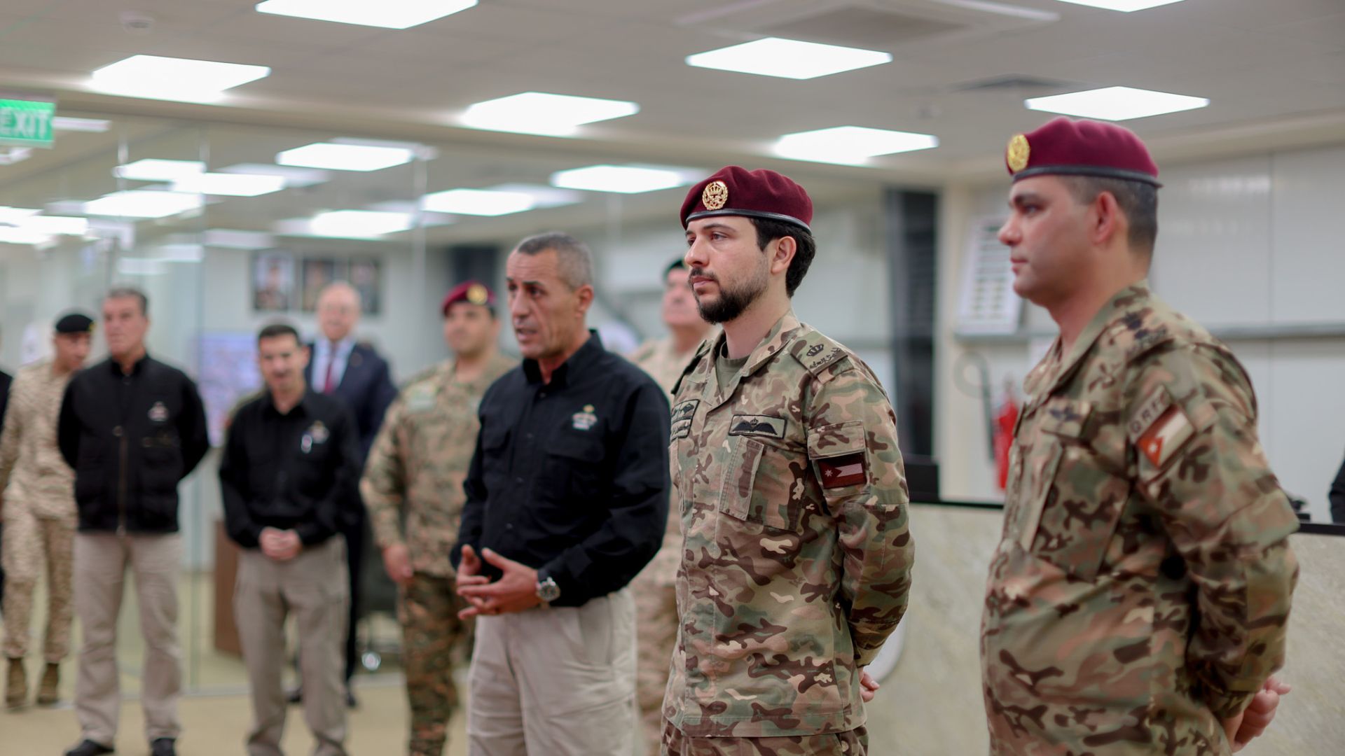 نائب الملك.. ولي العهد يفتتح غرفة القيادة والسيطرة في مركز الملك عبدالله الثاني لتدريب العمليات الخاصة