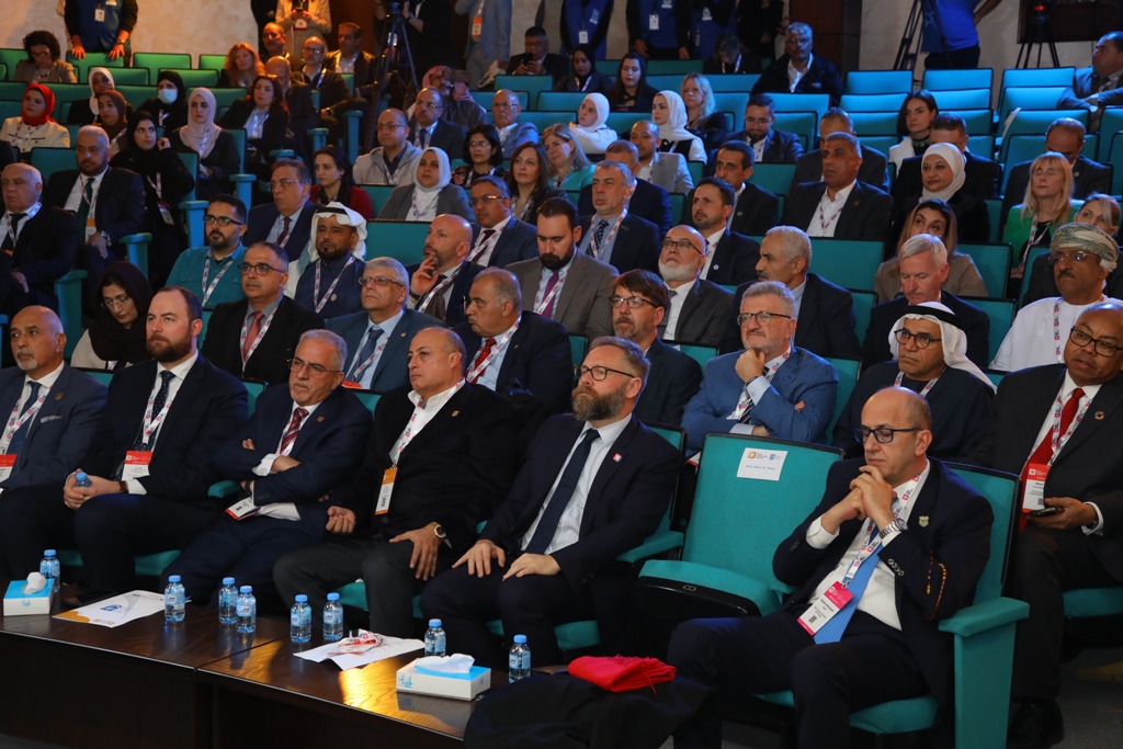 انطلاق فعاليات قمة التايمز للتعليم العالي 2025 في جامعة عمان الأهلية