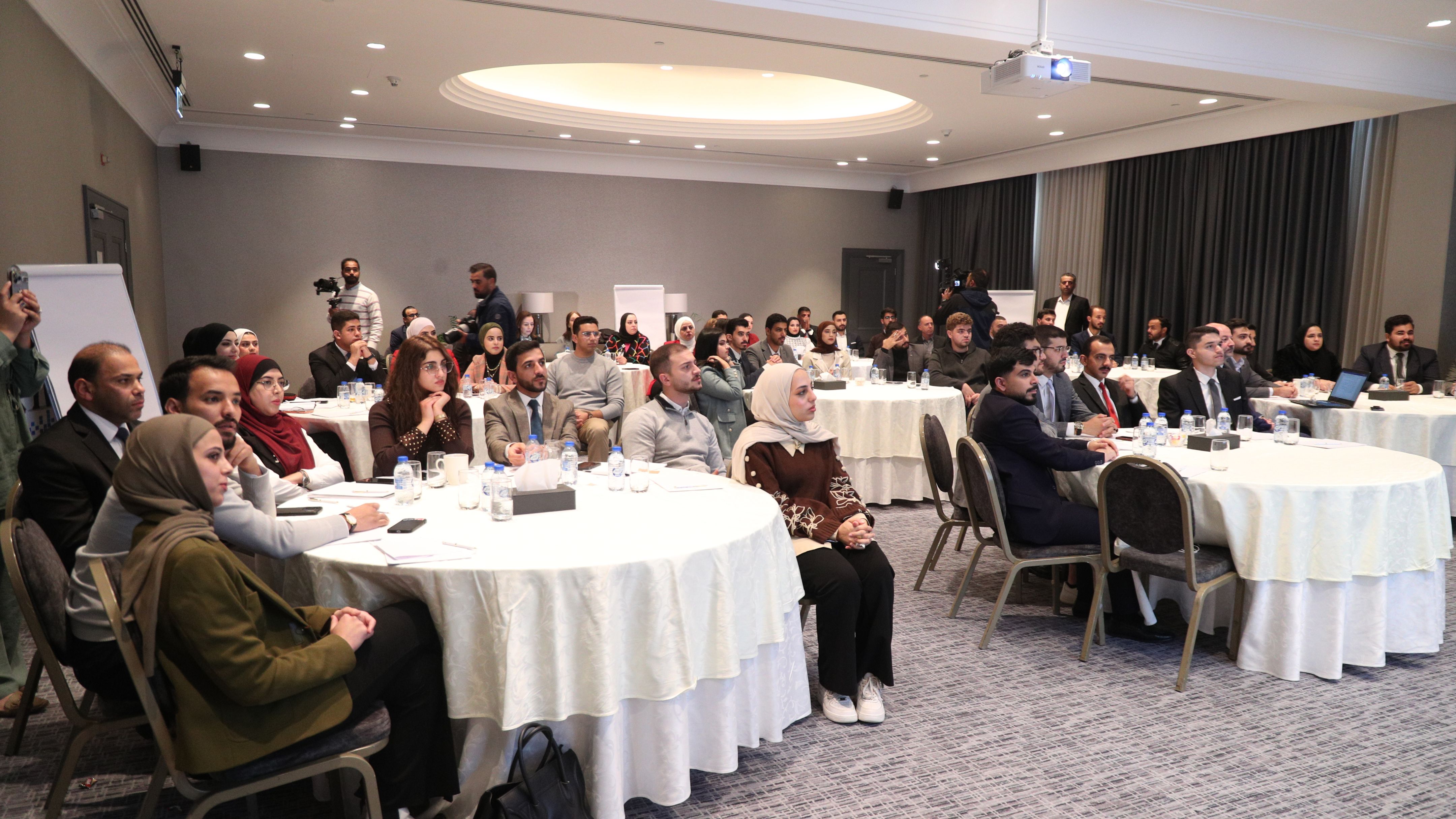 العودات: التحديث السياسي مشروع وطني يعزز مشاركة الشباب والمرأة 