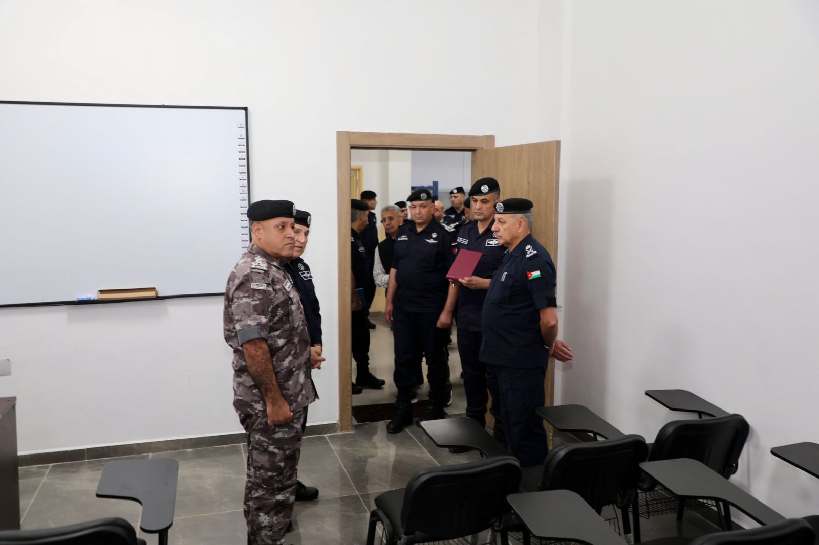 مدير الأمن العام يفتتح معهد إعداد وتأهيل الشرطة سواقة