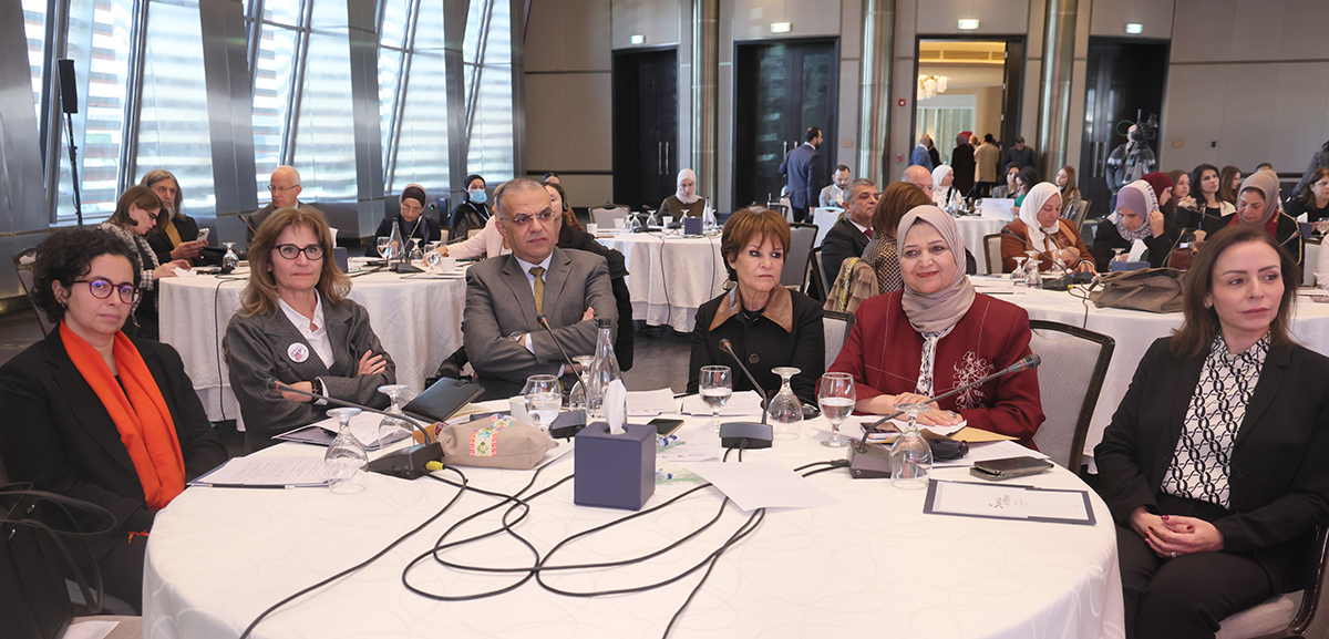 وزيرة التنمية الاجتماعية تفتتح جلسات حوارية حول العنف الرقمي ضد المرأة