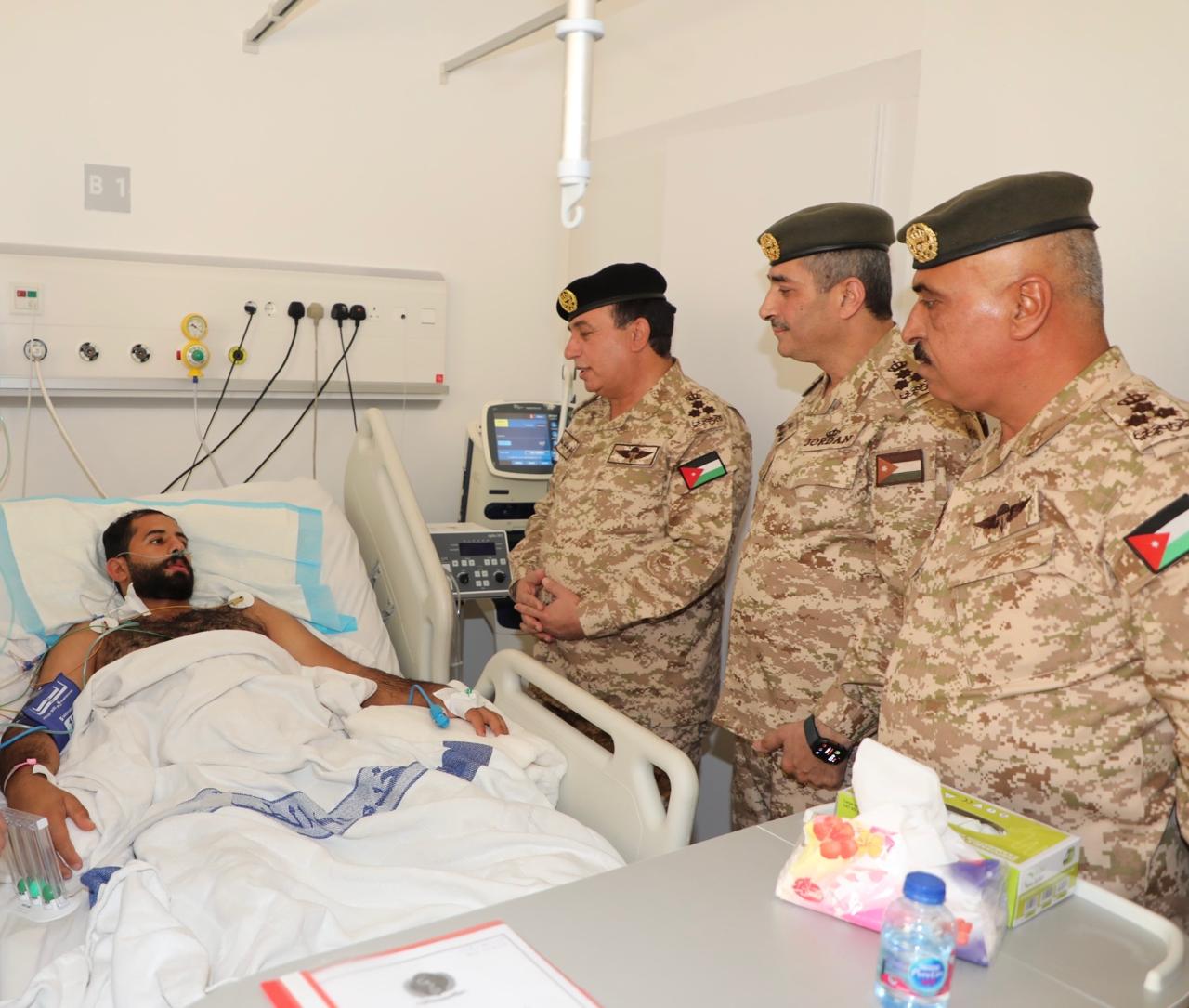 المساعد للعمليات والتدريب يعود مصابي لواء الرمثا