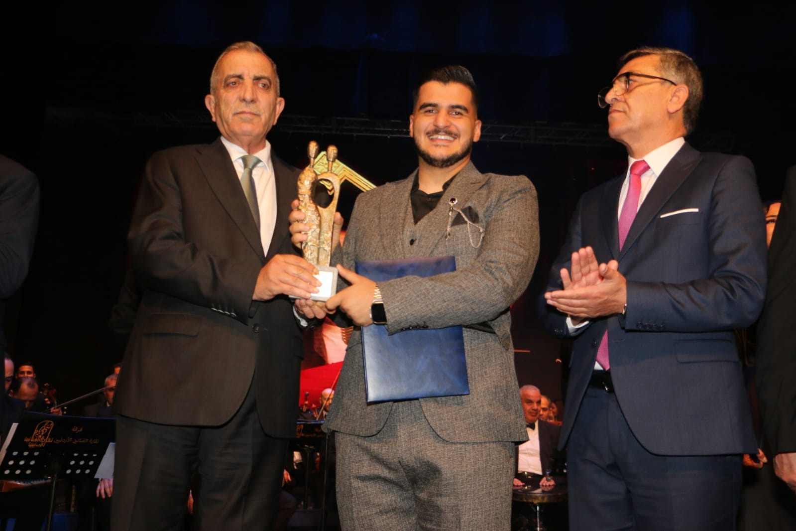 فوز أغنية بيت بآل البيت لأسامة المشلح بالجائزة الاولى في مهرجان الاغنية الاردنية 