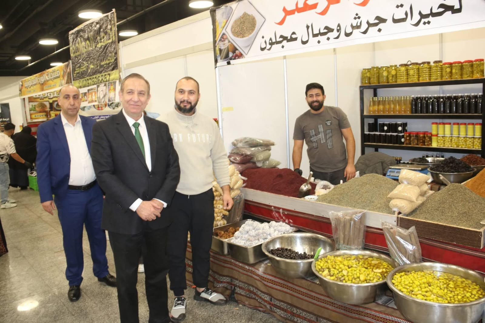 وزير الزراعة يتفقد فعاليات مهرجان الزيتون في يومه الثاني