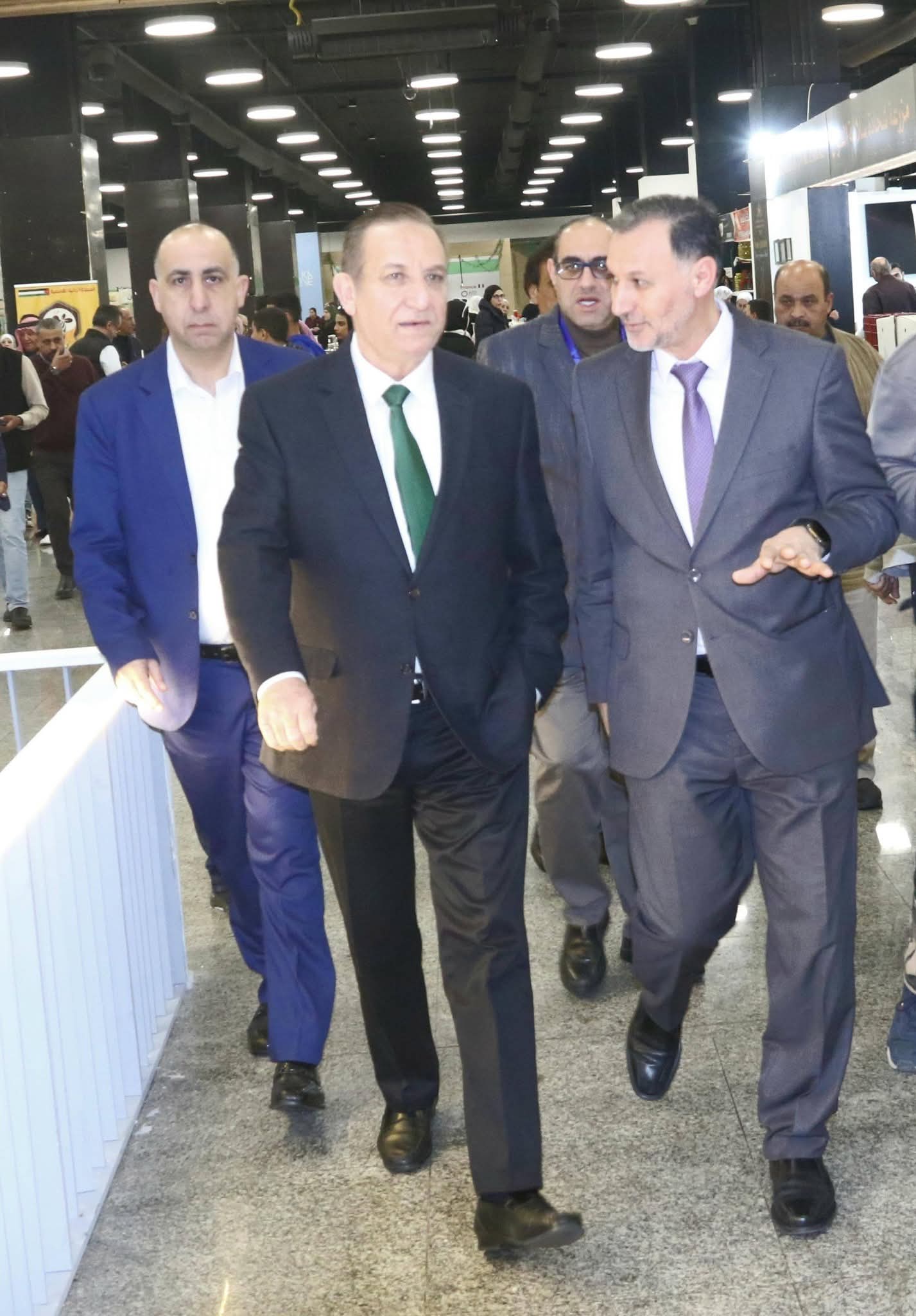 وزير الزراعة يتفقد فعاليات مهرجان الزيتون في يومه الثاني