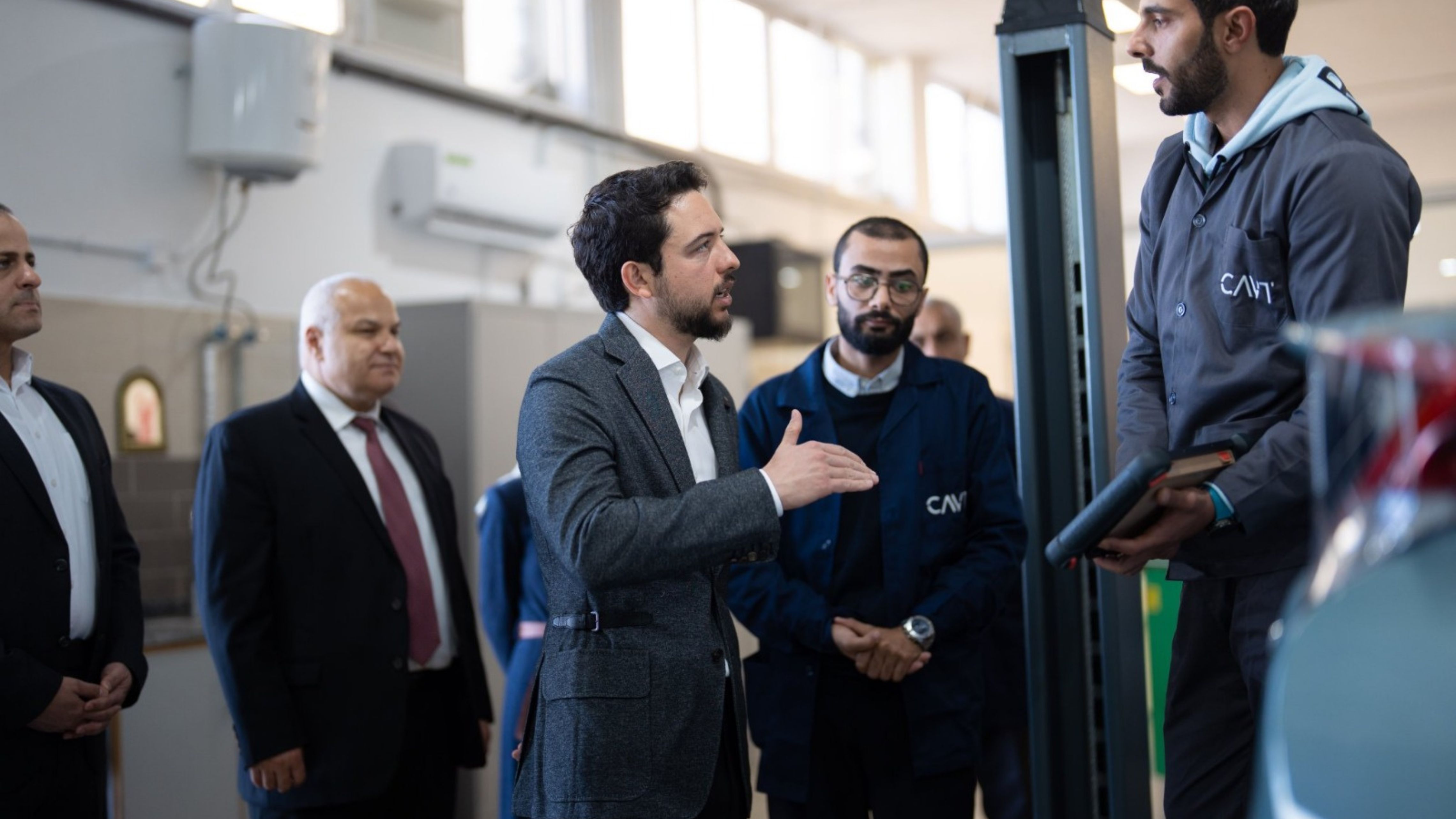 ولي العهد يفتتح حاضنة أعمال في كلية التدريب المهني المتقدم في إربد ويزور فرع الكلية بحكما