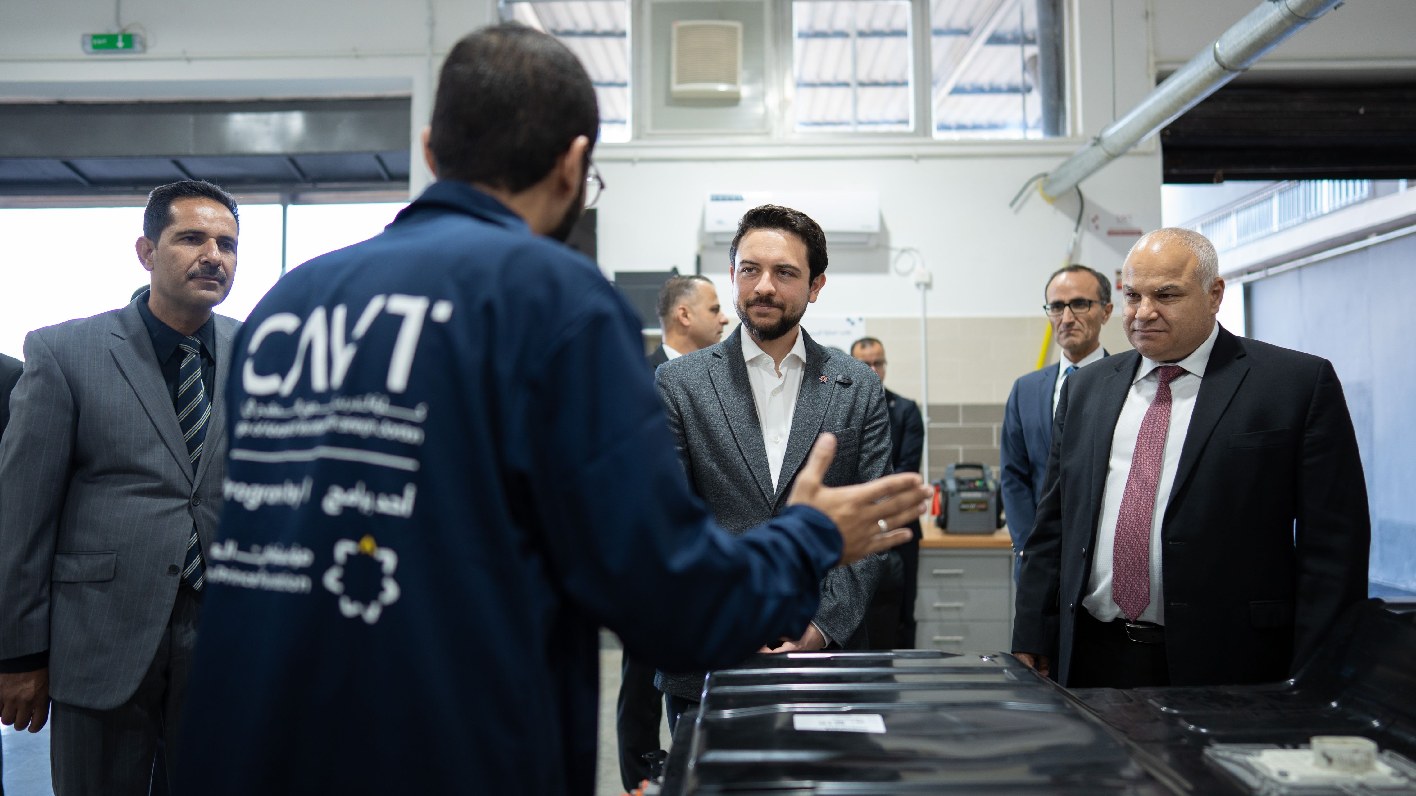 ولي العهد يفتتح حاضنة أعمال في كلية التدريب المهني المتقدم في إربد ويزور فرع الكلية بحكما