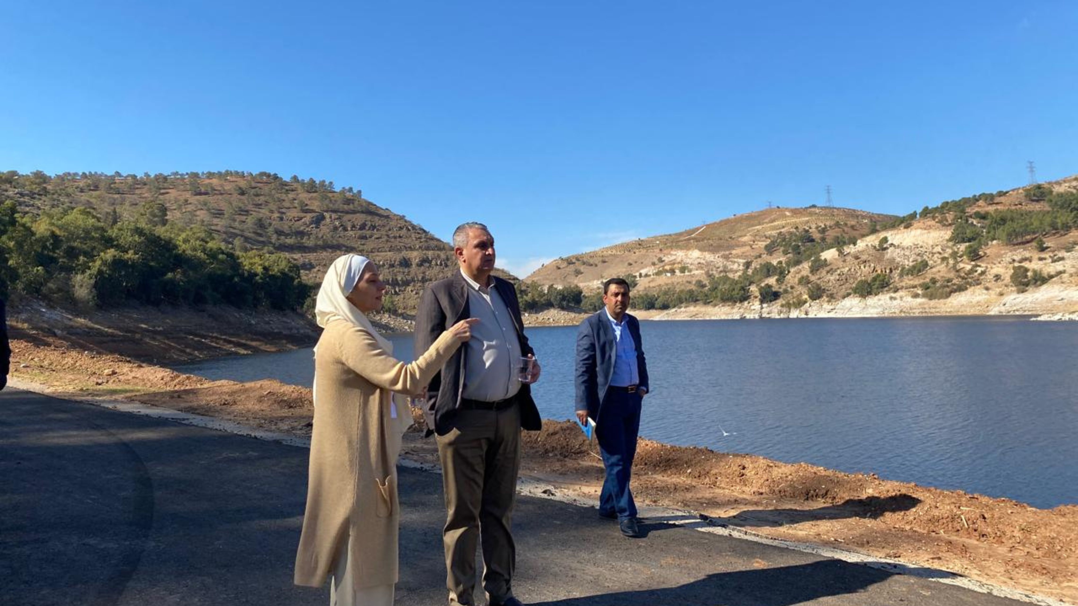 وزير البيئة يزور الحديقة النباتية الملكية ويبحث تعزيز التعاون في المشاريع البحثية والمبادرات الريادية