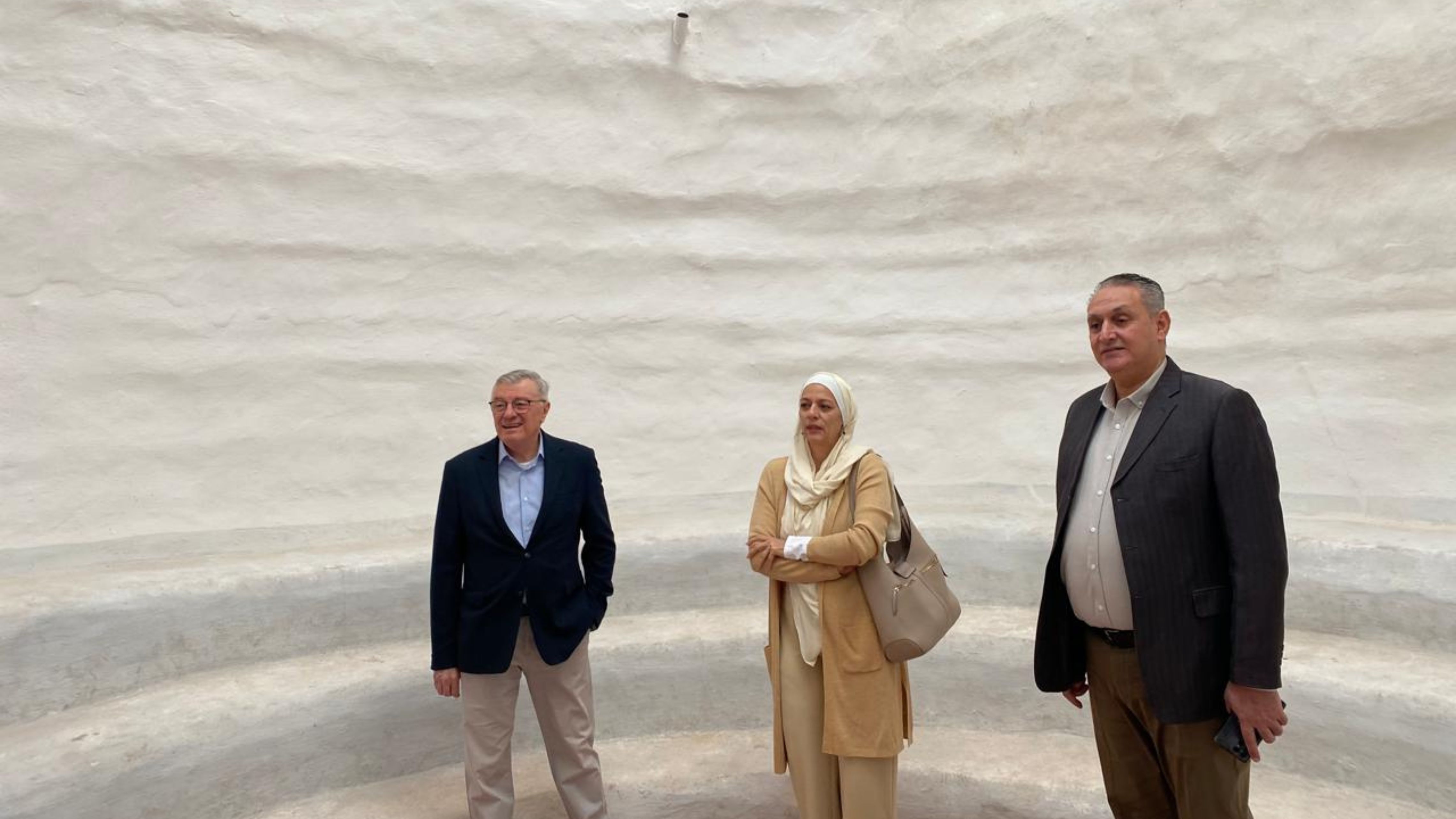 وزير البيئة يزور الحديقة النباتية الملكية ويبحث تعزيز التعاون في المشاريع البحثية والمبادرات الريادية