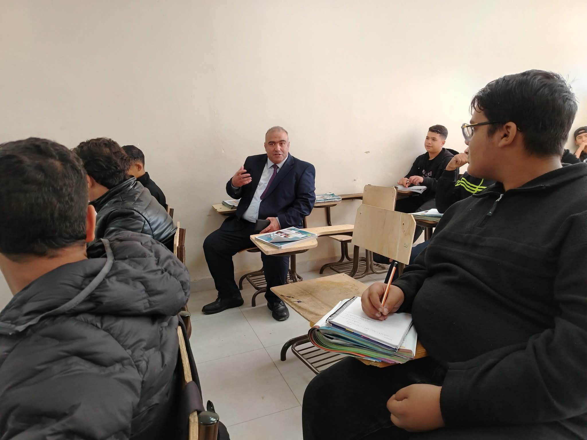 أمين عام شؤون التعليم المهني يتفقد مدارس بالعقبة