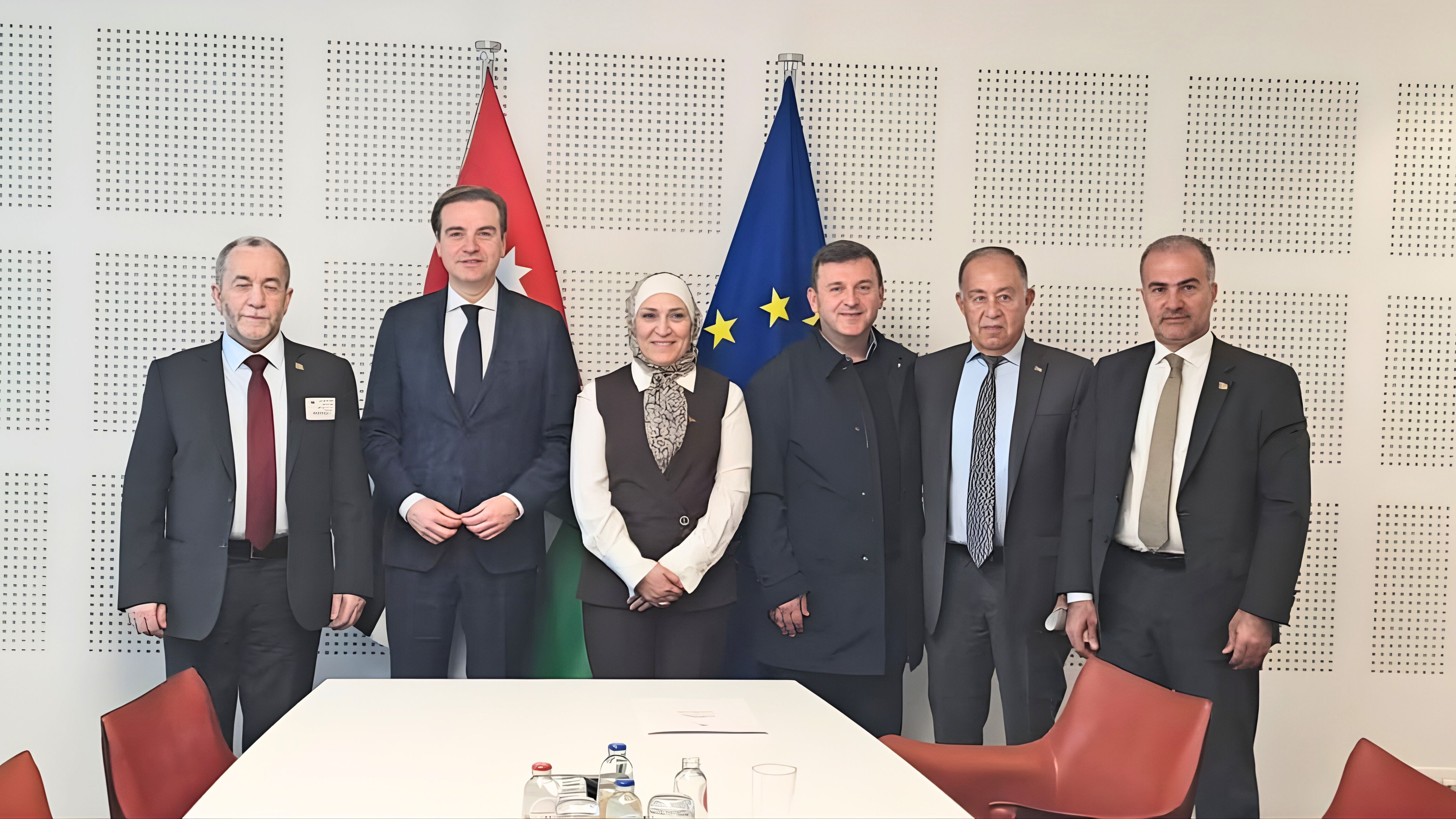 وفد نيابي يلتقي نائبة رئيس البرلمان الأوروبي 