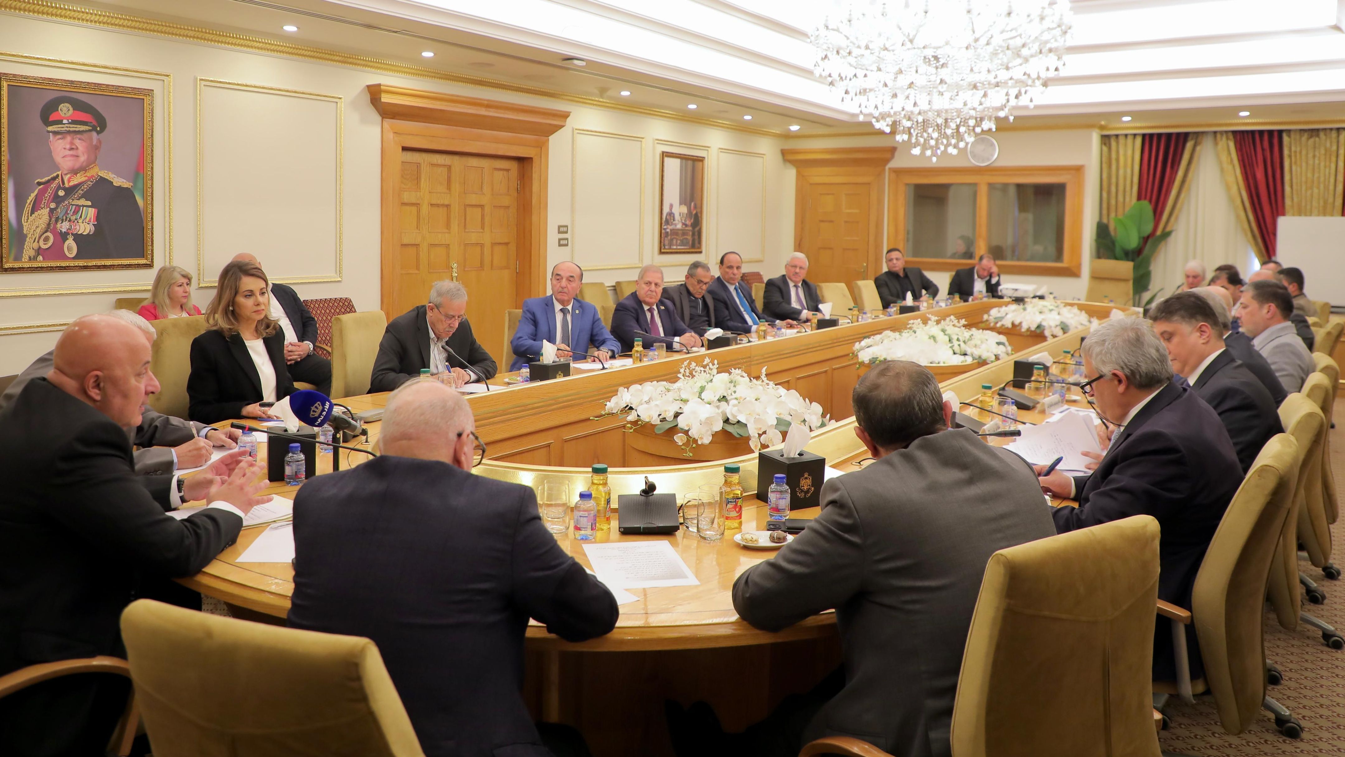 مالية الأعيان تبحث خطط ومشاريع وزارة النقل 