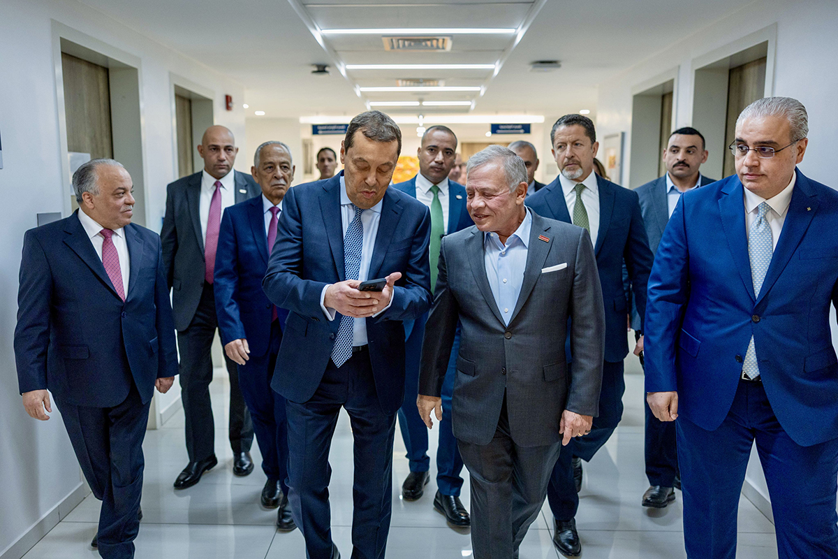 الملك يوجه الحكومة لتوسعة مركز سميح دروزة للأورام في مستشفيات البشير