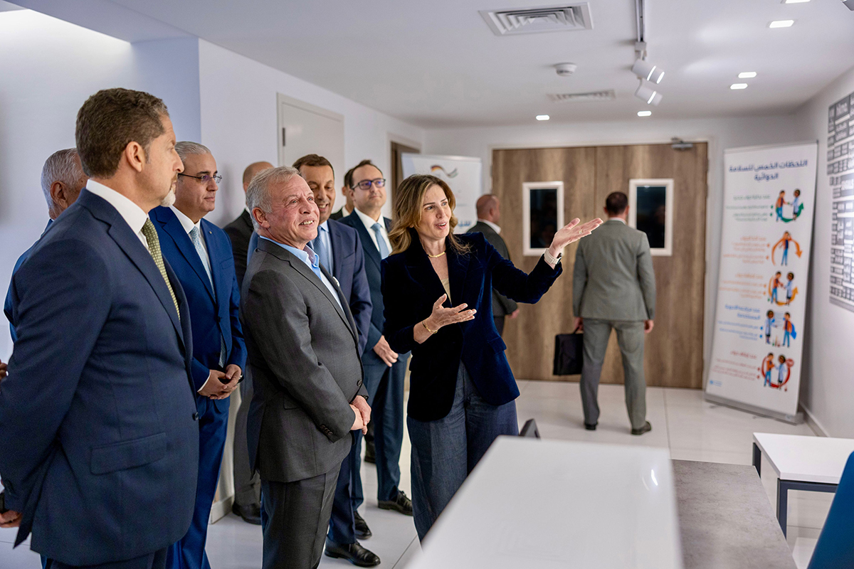 الملك يوجه الحكومة لتوسعة مركز سميح دروزة للأورام في مستشفيات البشير