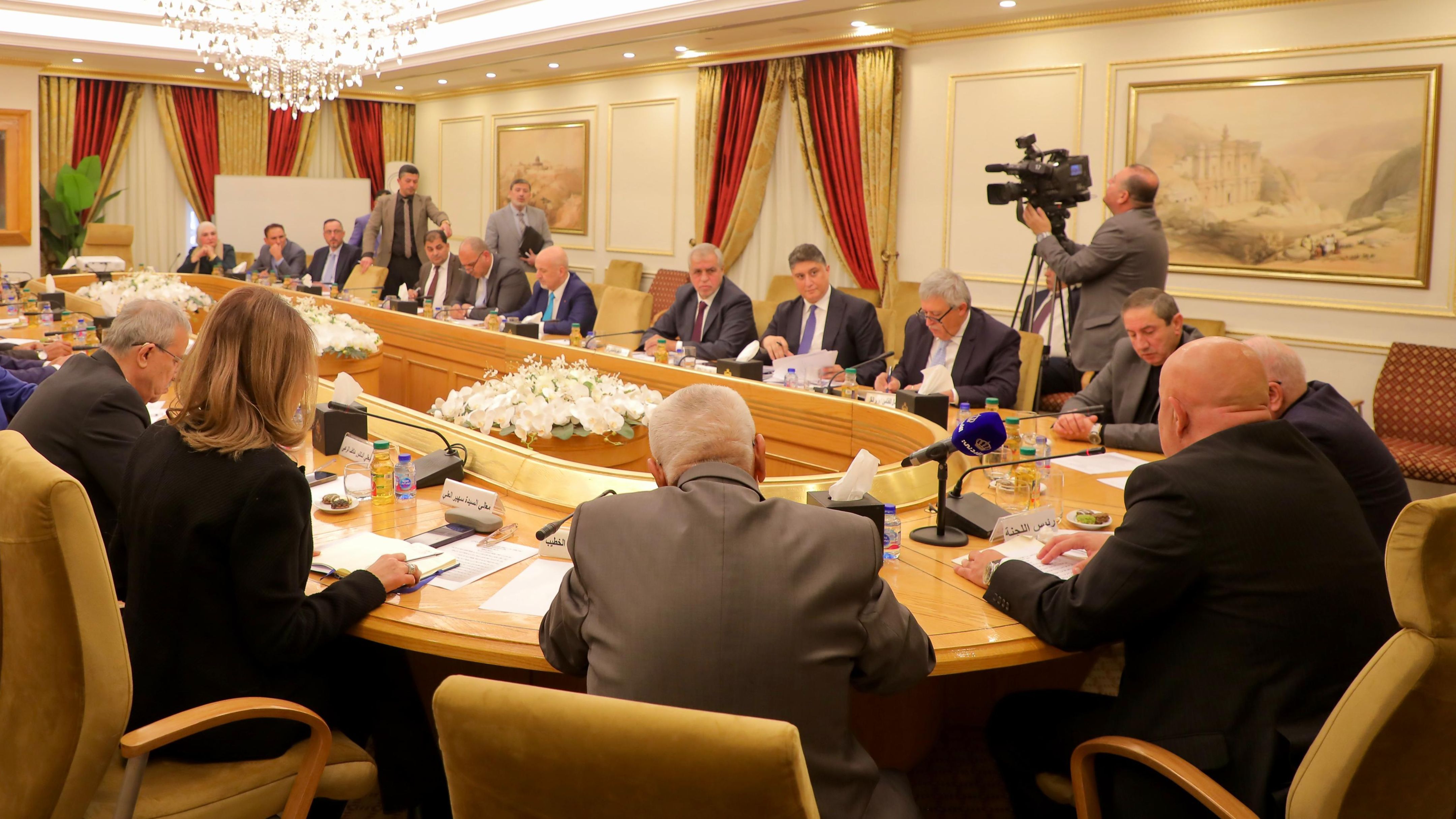 مالية الأعيان تبحث خطط ومشاريع وزارة النقل 