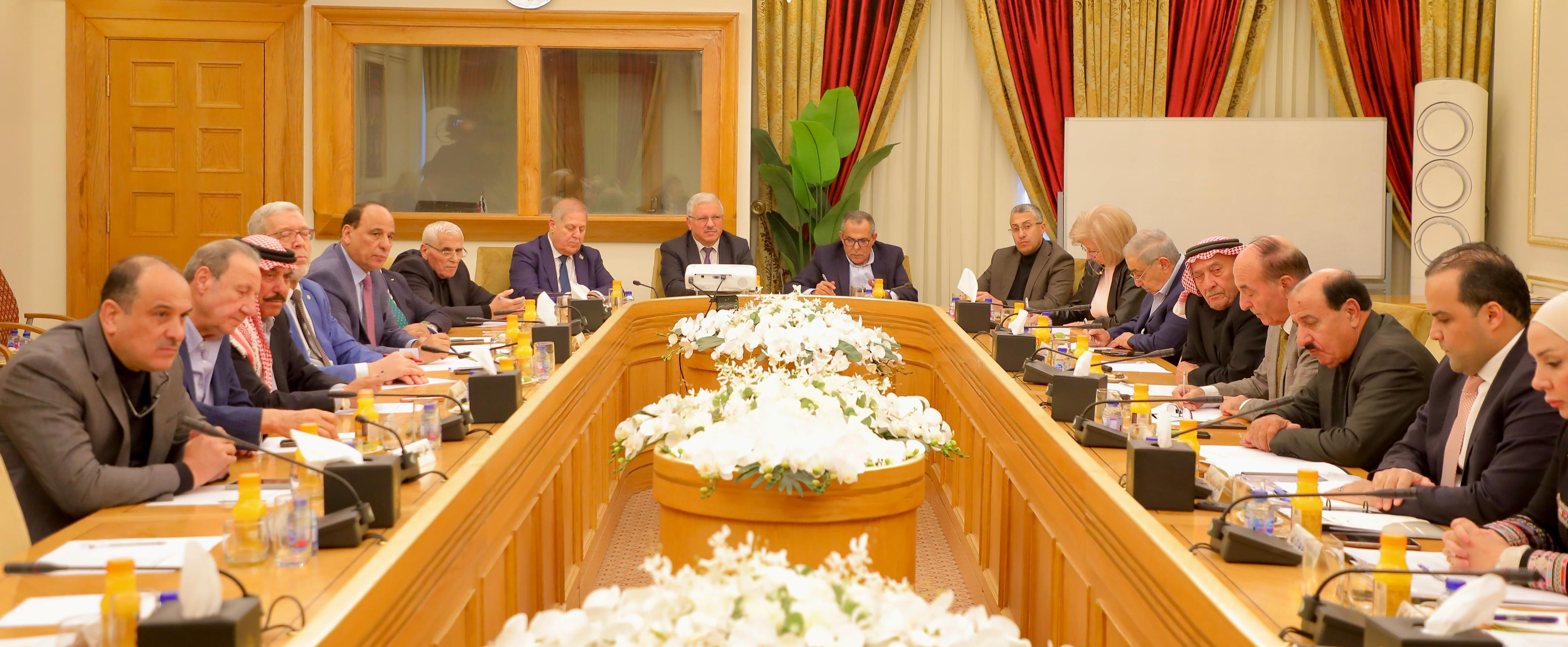 مشتركة في الأعيان تبحث خطة تطوير القطاع العام 