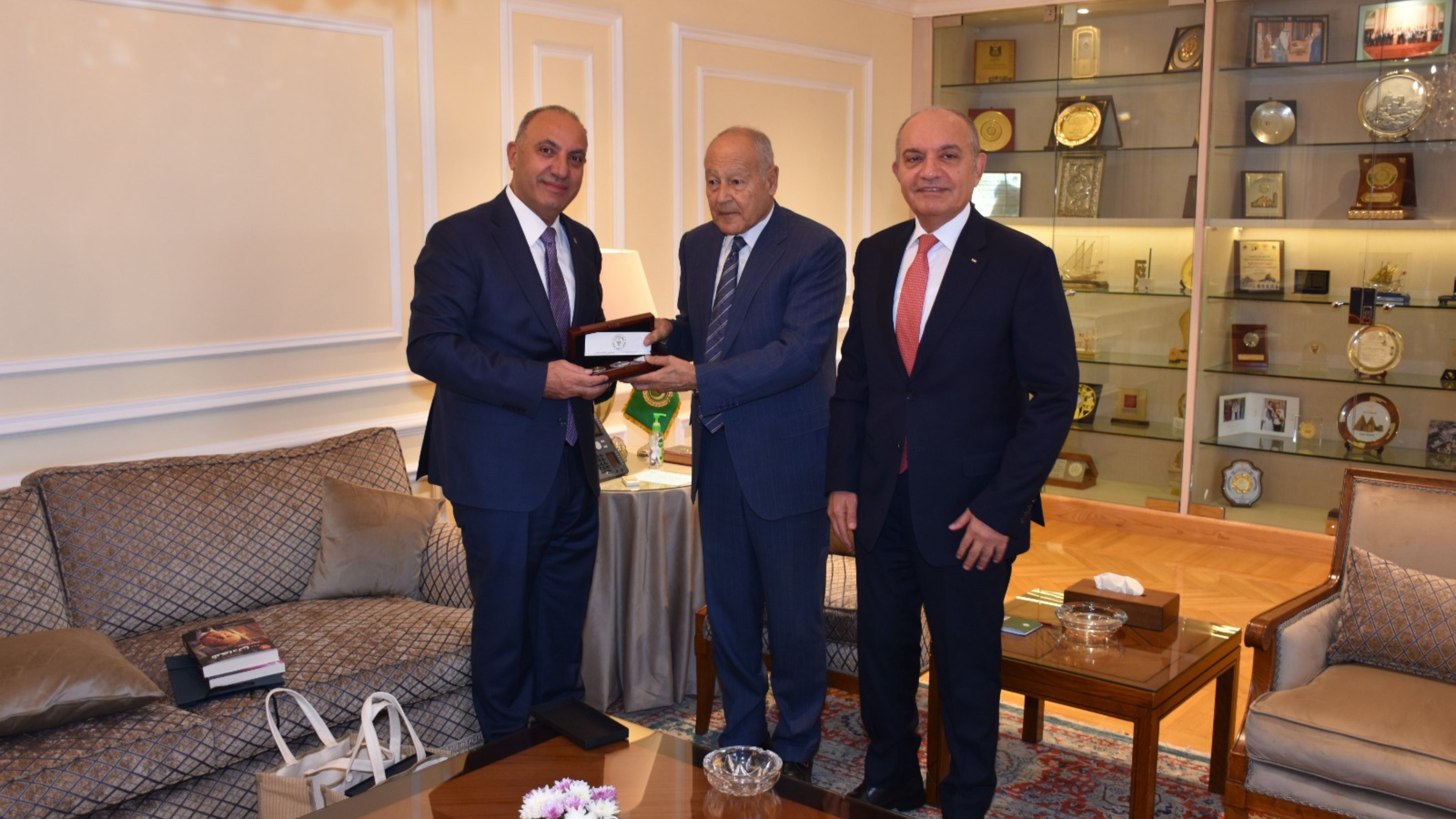 رئيس لجنة أمانة عمان يلتقي الأمين العام لجامعة الدول العربية