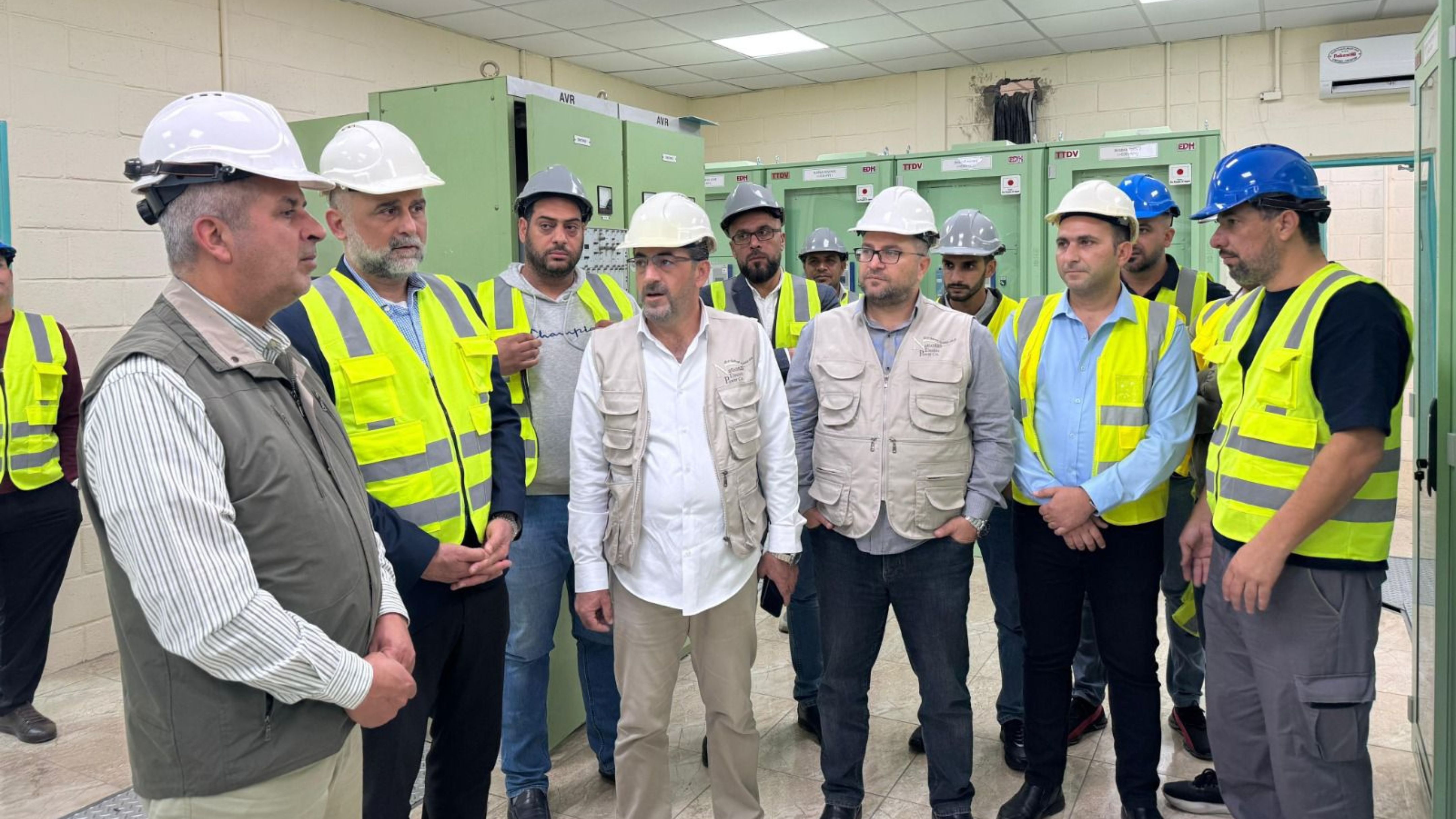 وزير الطاقة يؤكد حرص الحكومة على دعم مشاريع تطوير الشبكة الكهربائية 