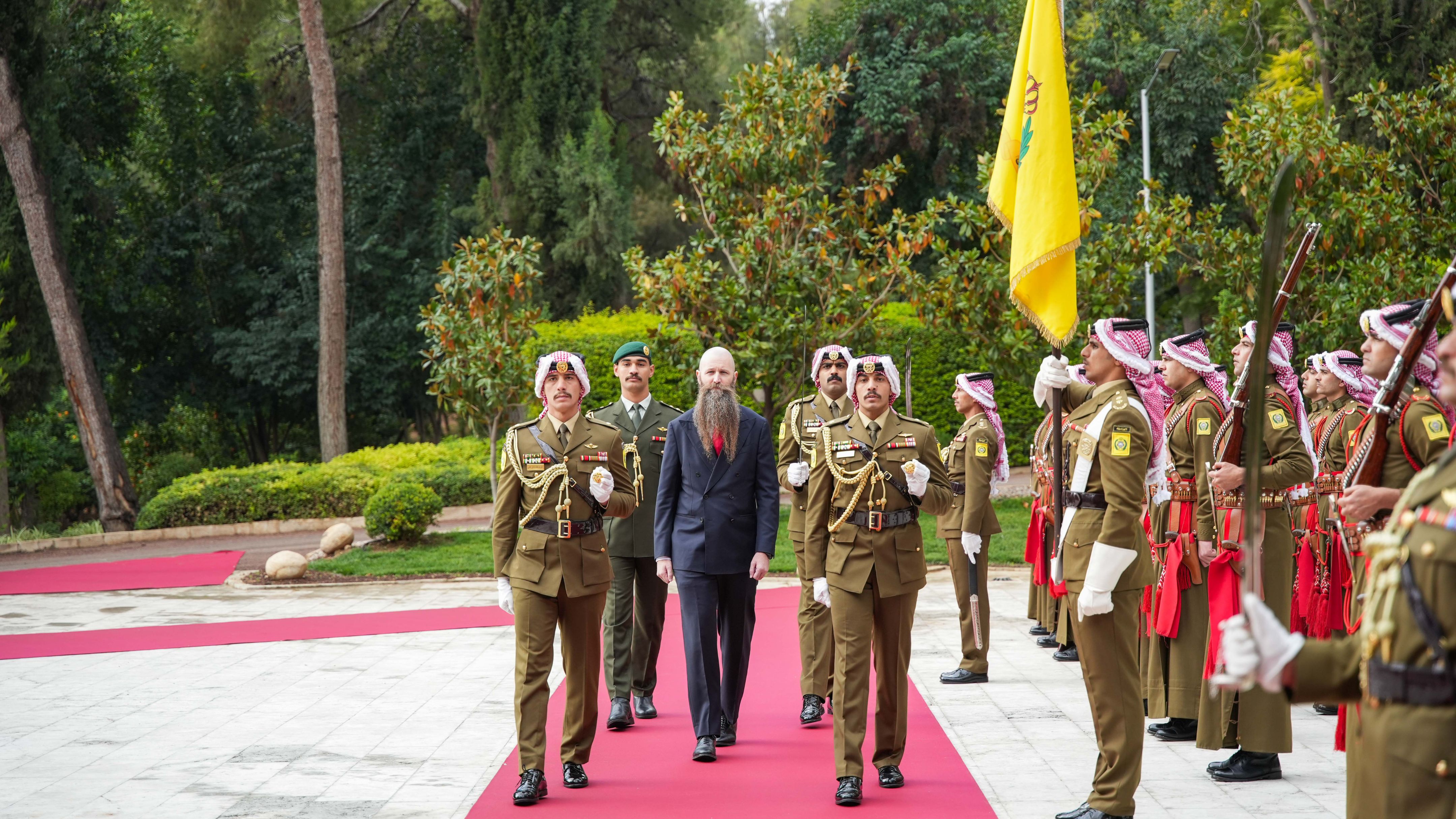 الملك يتقبل أوراق اعتماد عدد من السفراء