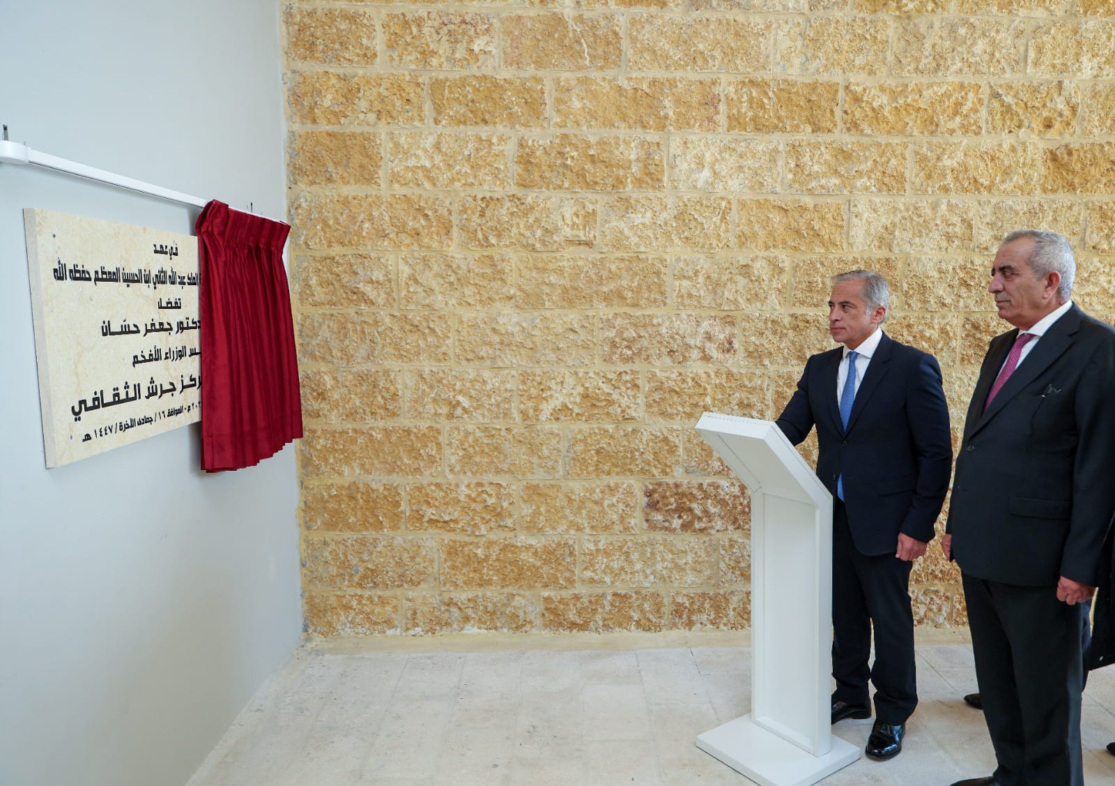 رئيس الوزراء يتفقد أربعة مواقع في جرش وإربد