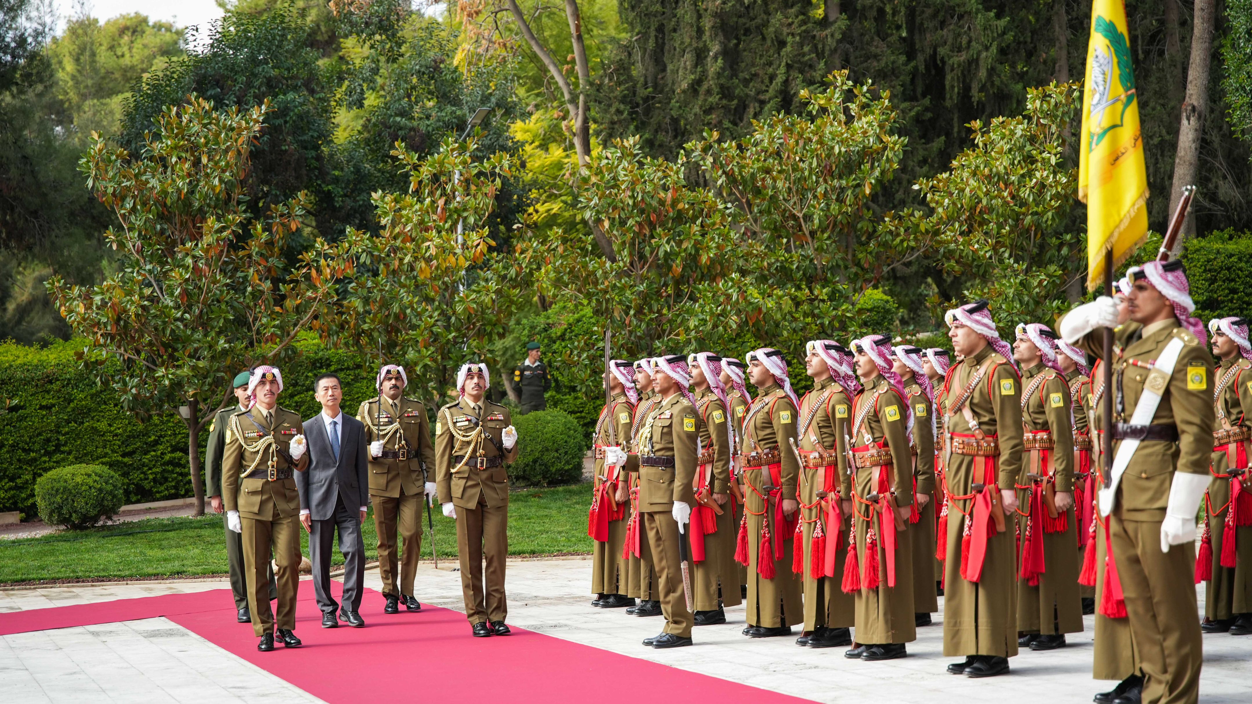 الملك يتقبل أوراق اعتماد عدد من السفراء