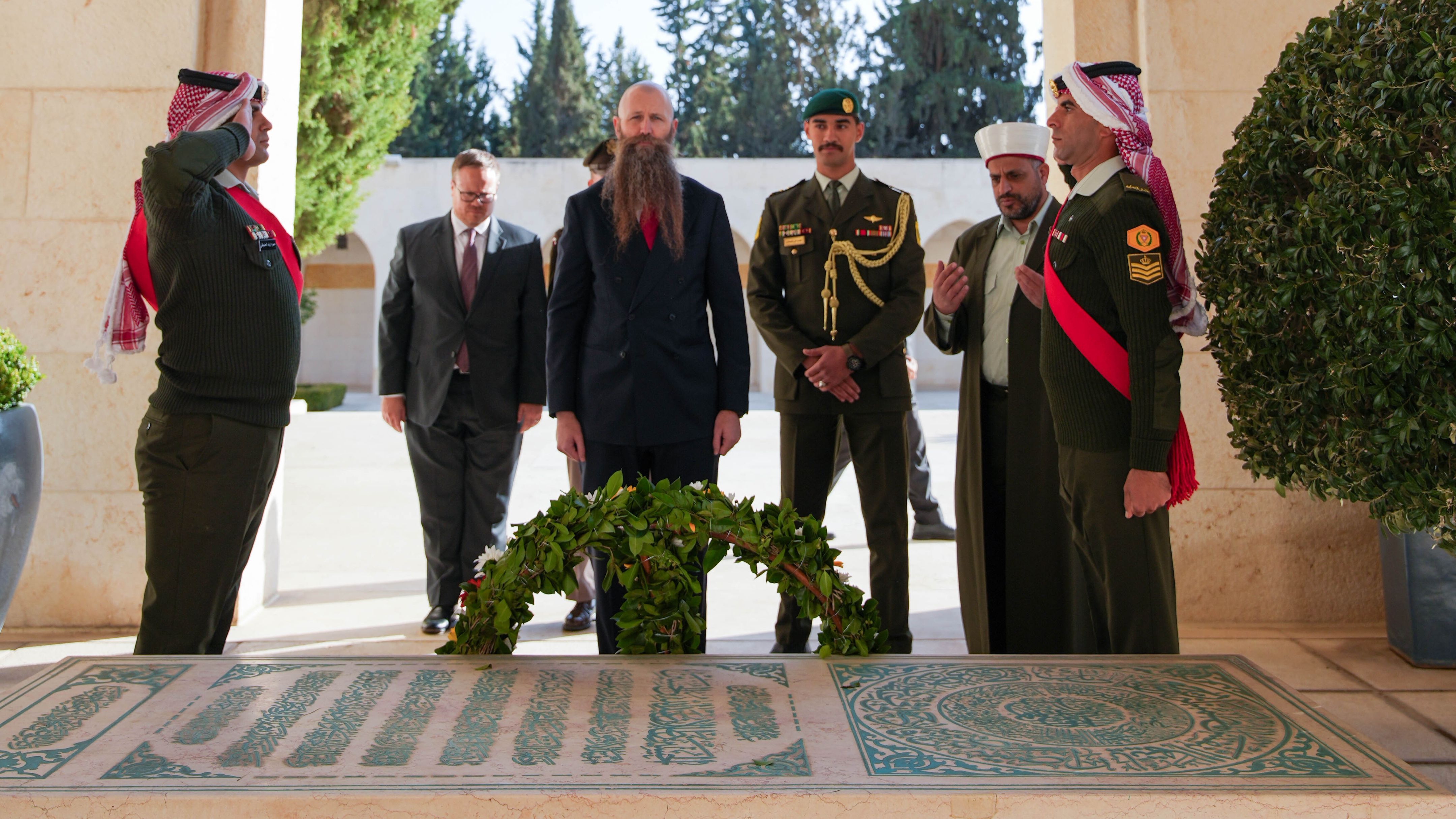 الملك يتقبل أوراق اعتماد عدد من السفراء