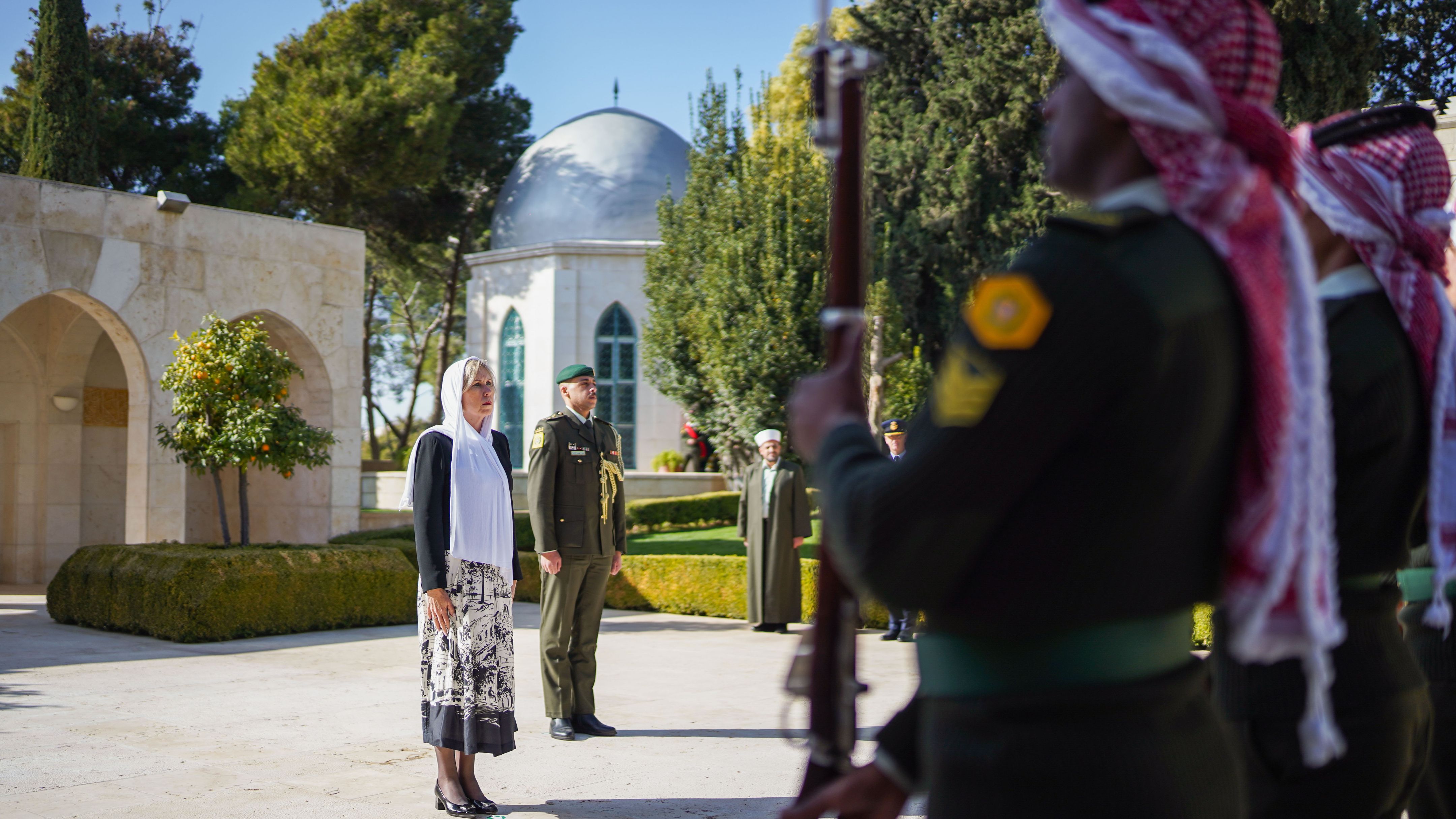 الملك يتقبل أوراق اعتماد عدد من السفراء
