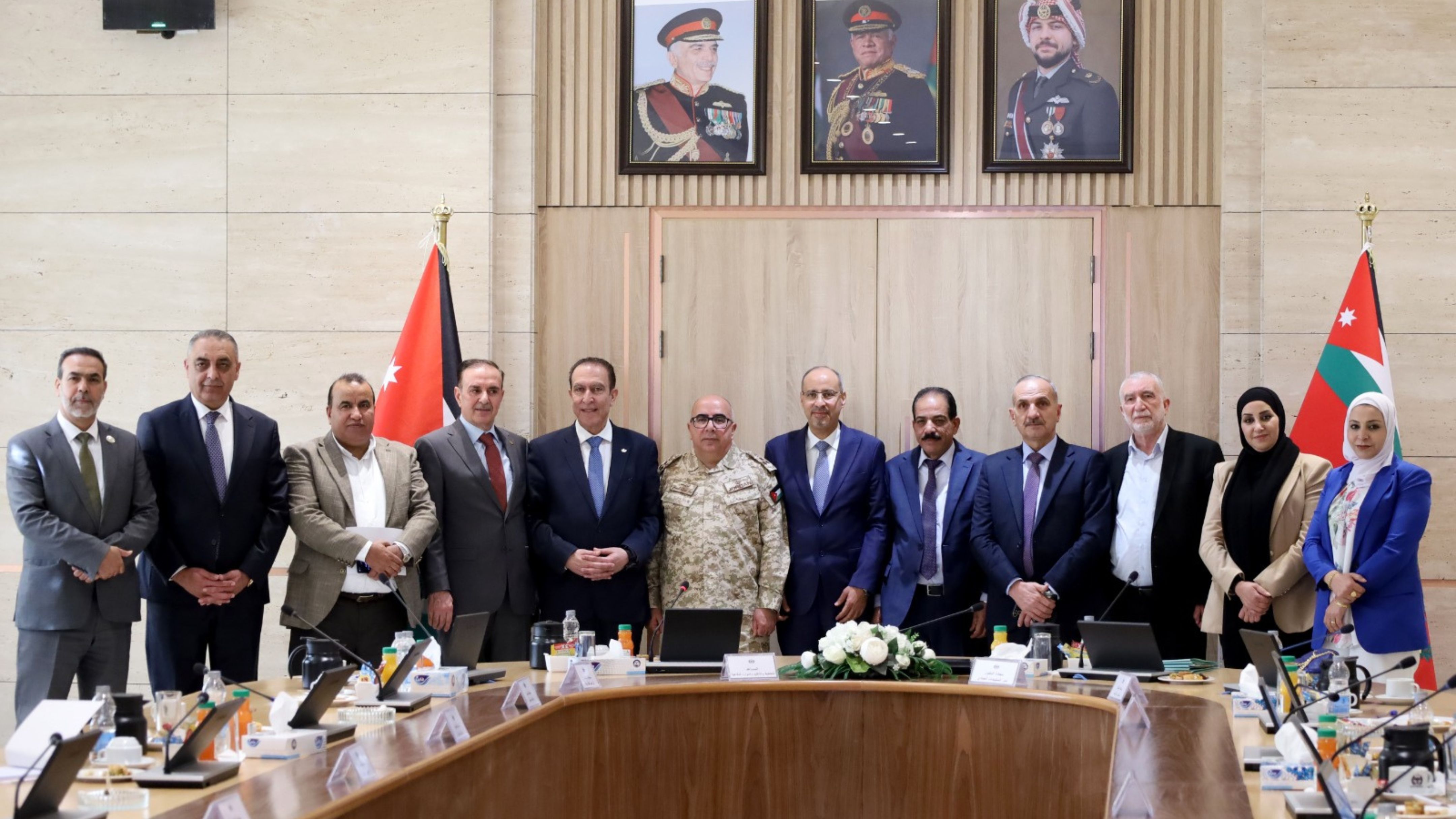 المساعد للتخطيط والتنظيم والموارد الدفاعية يلتقي اللجنة المالية لمجلس النواب