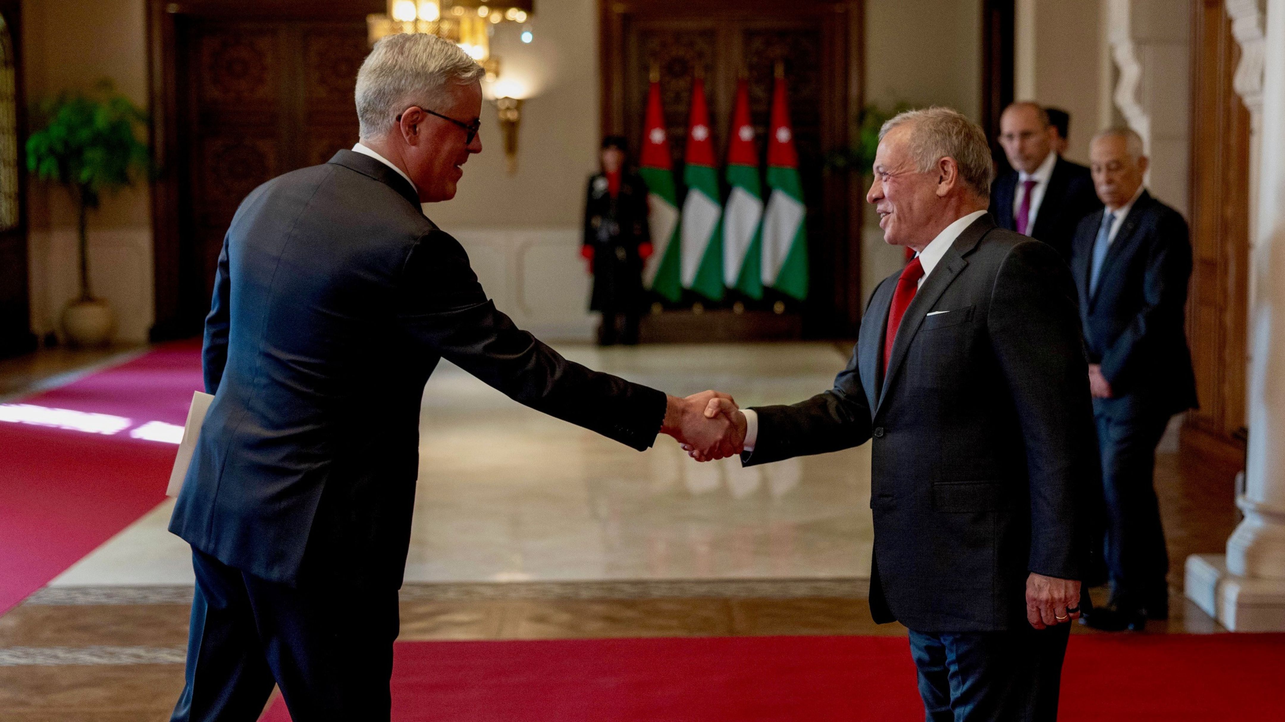 الملك يتقبل أوراق اعتماد عدد من السفراء