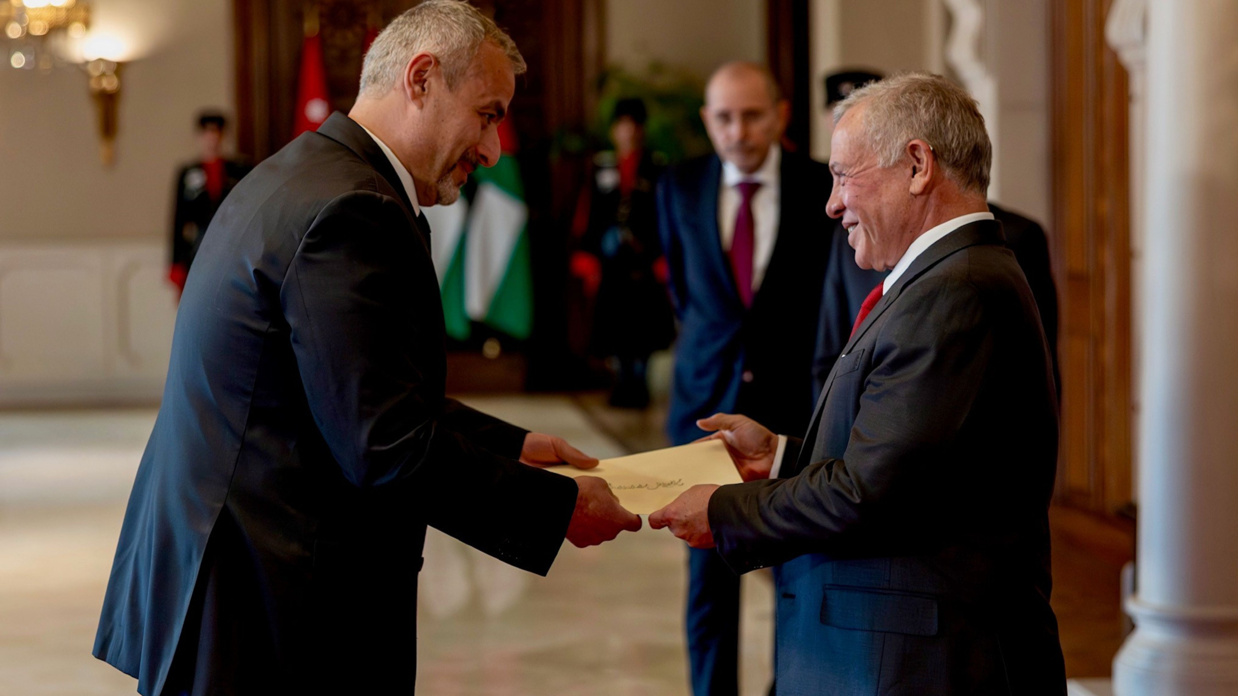 الملك يتقبل أوراق اعتماد عدد من السفراء