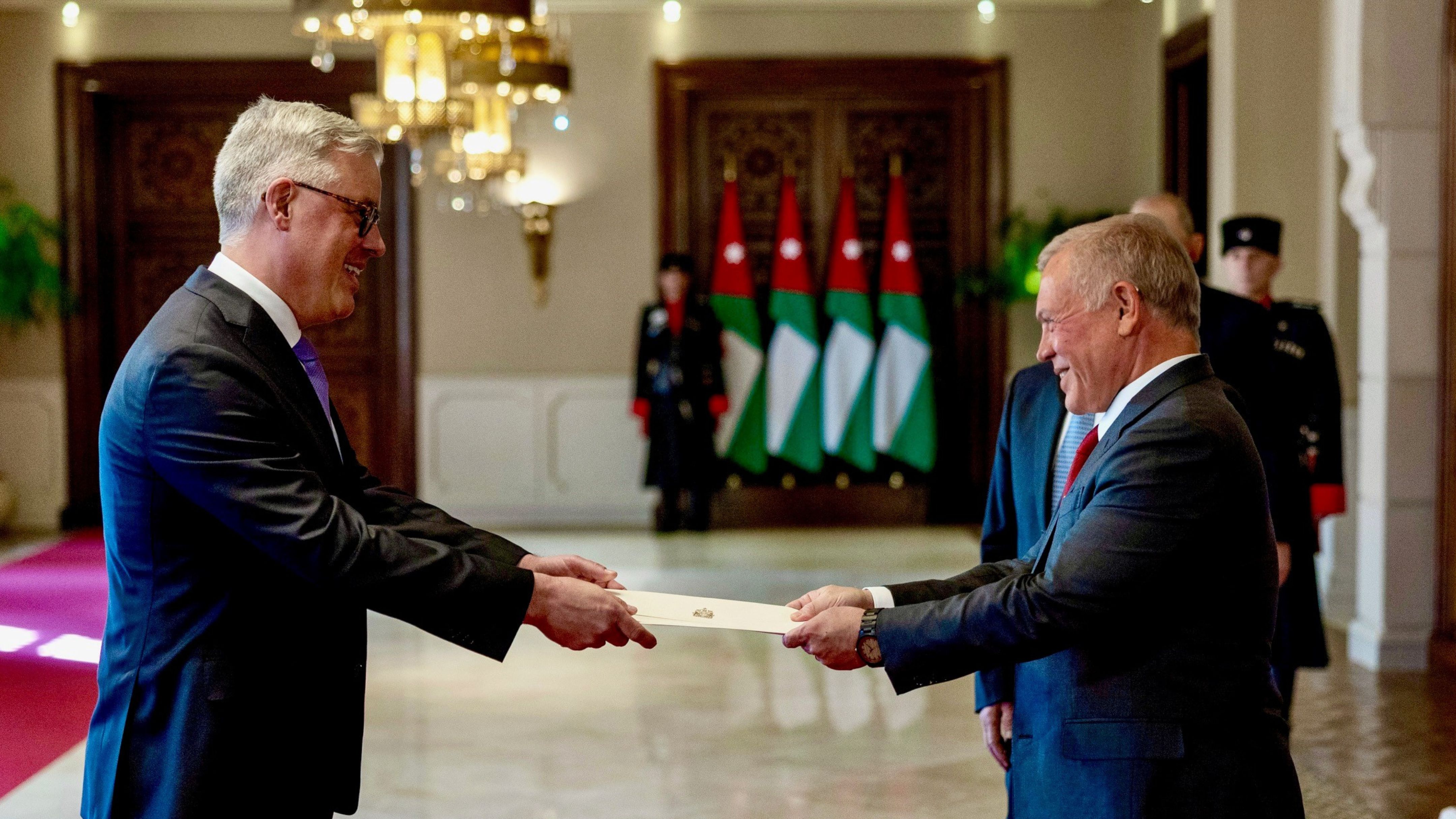 الملك يتقبل أوراق اعتماد عدد من السفراء