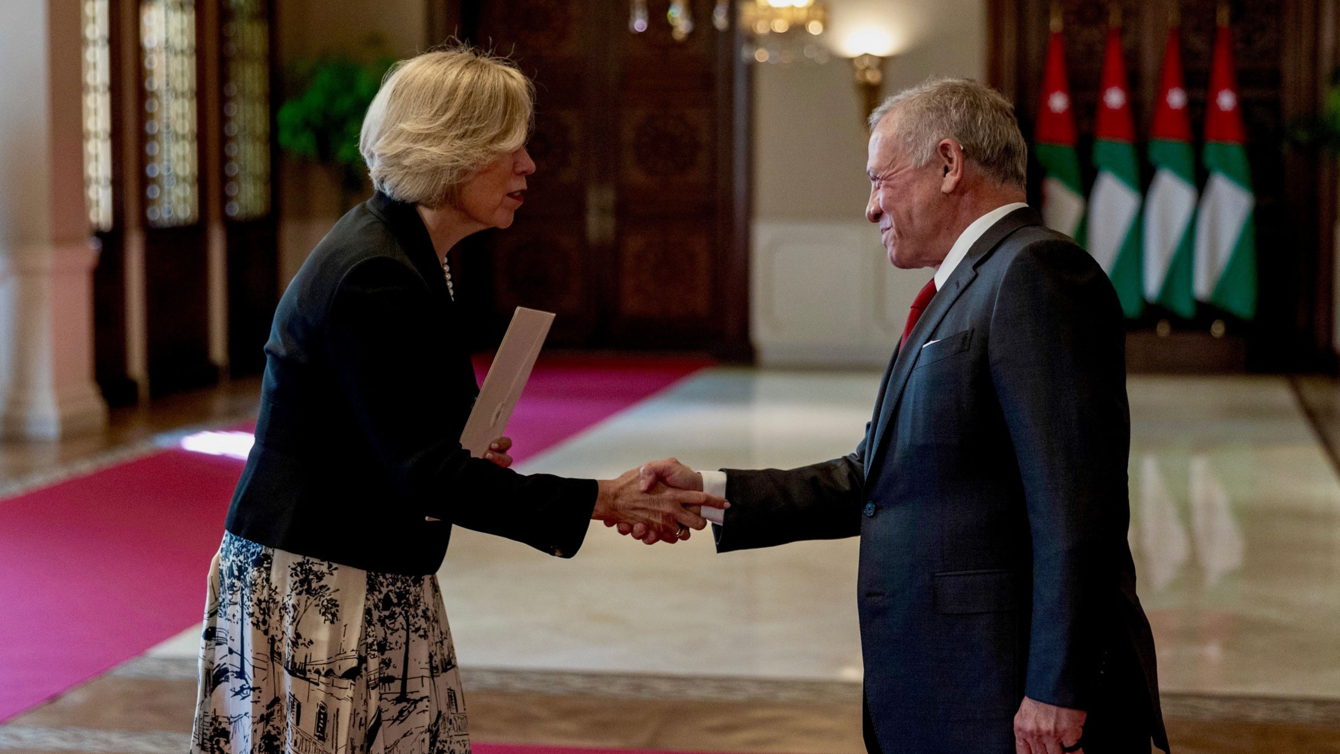 الملك يتقبل أوراق اعتماد عدد من السفراء