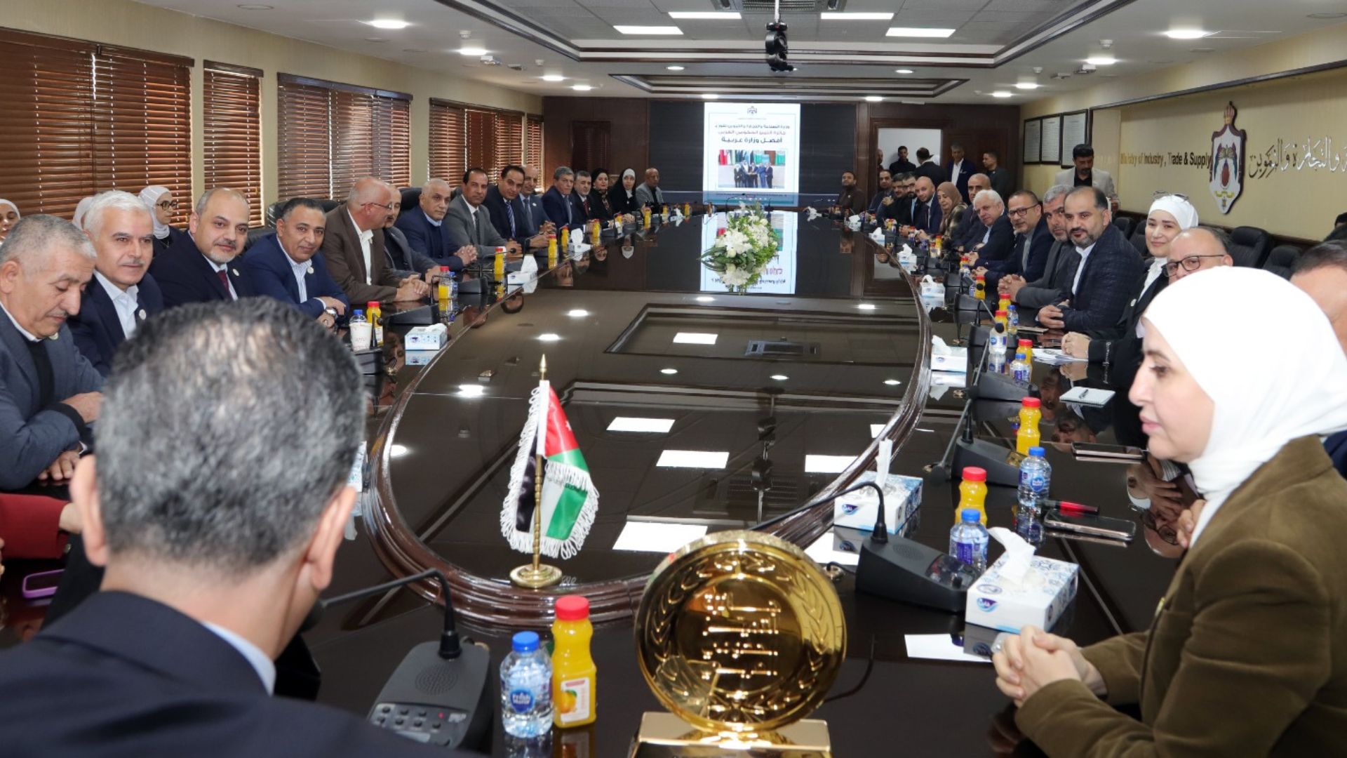 الصناعة والتجارة: أتمتة الخدمات بنسبة 100% العام المقبل