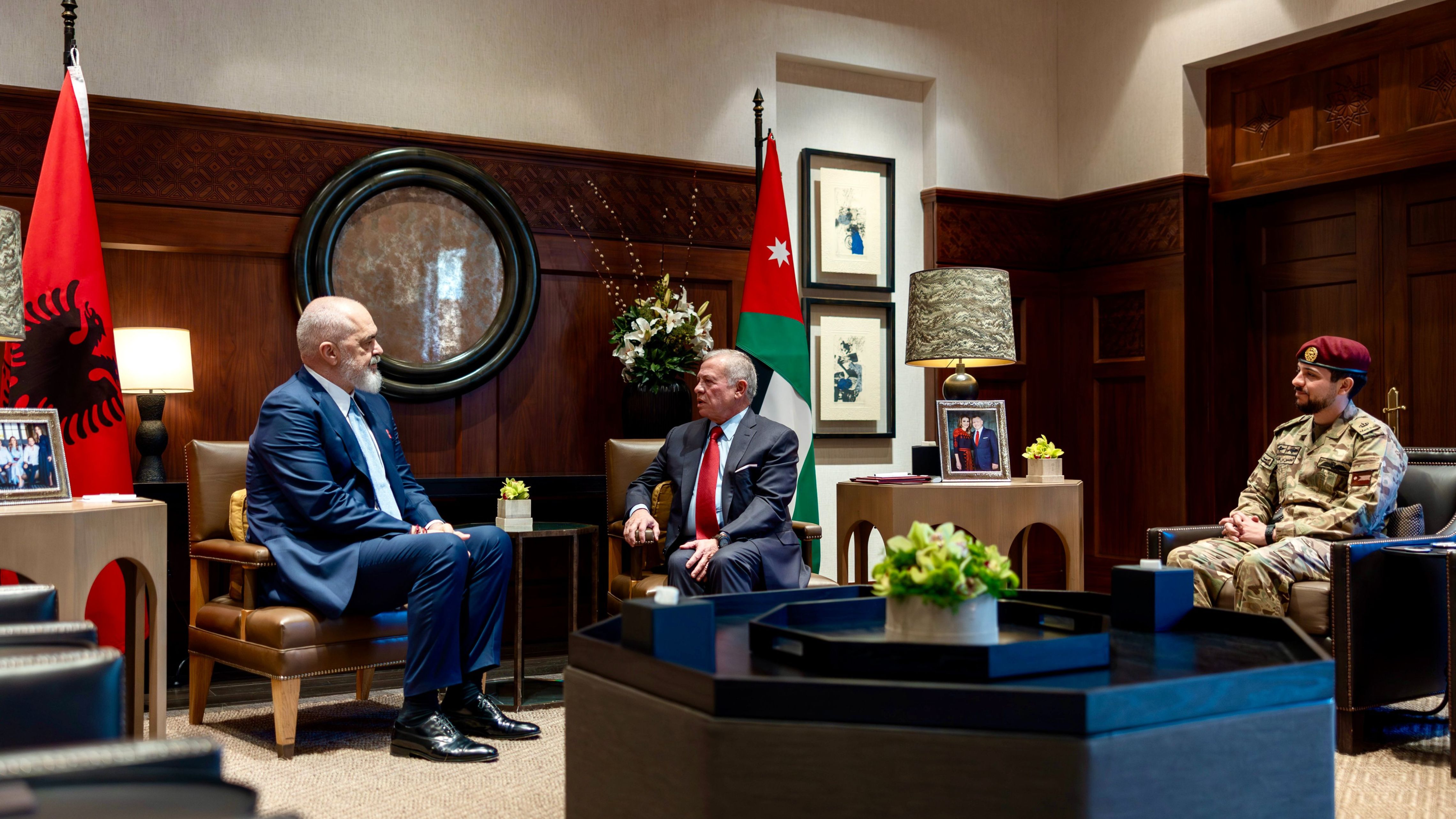 الملك يستقبل رئيس وزراء ألبانيا في قصر الحسينية