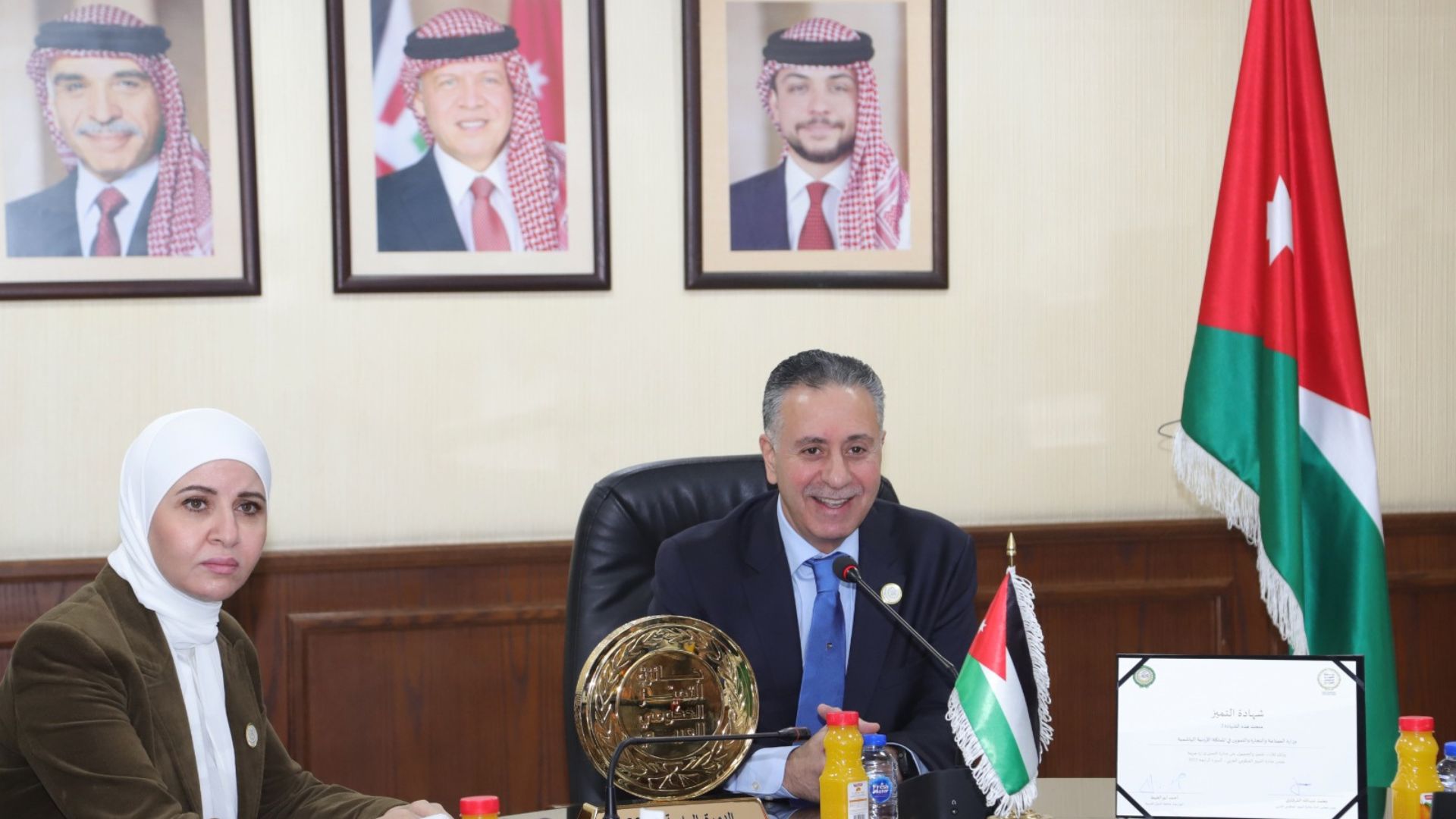 الصناعة والتجارة: أتمتة الخدمات بنسبة 100% العام المقبل