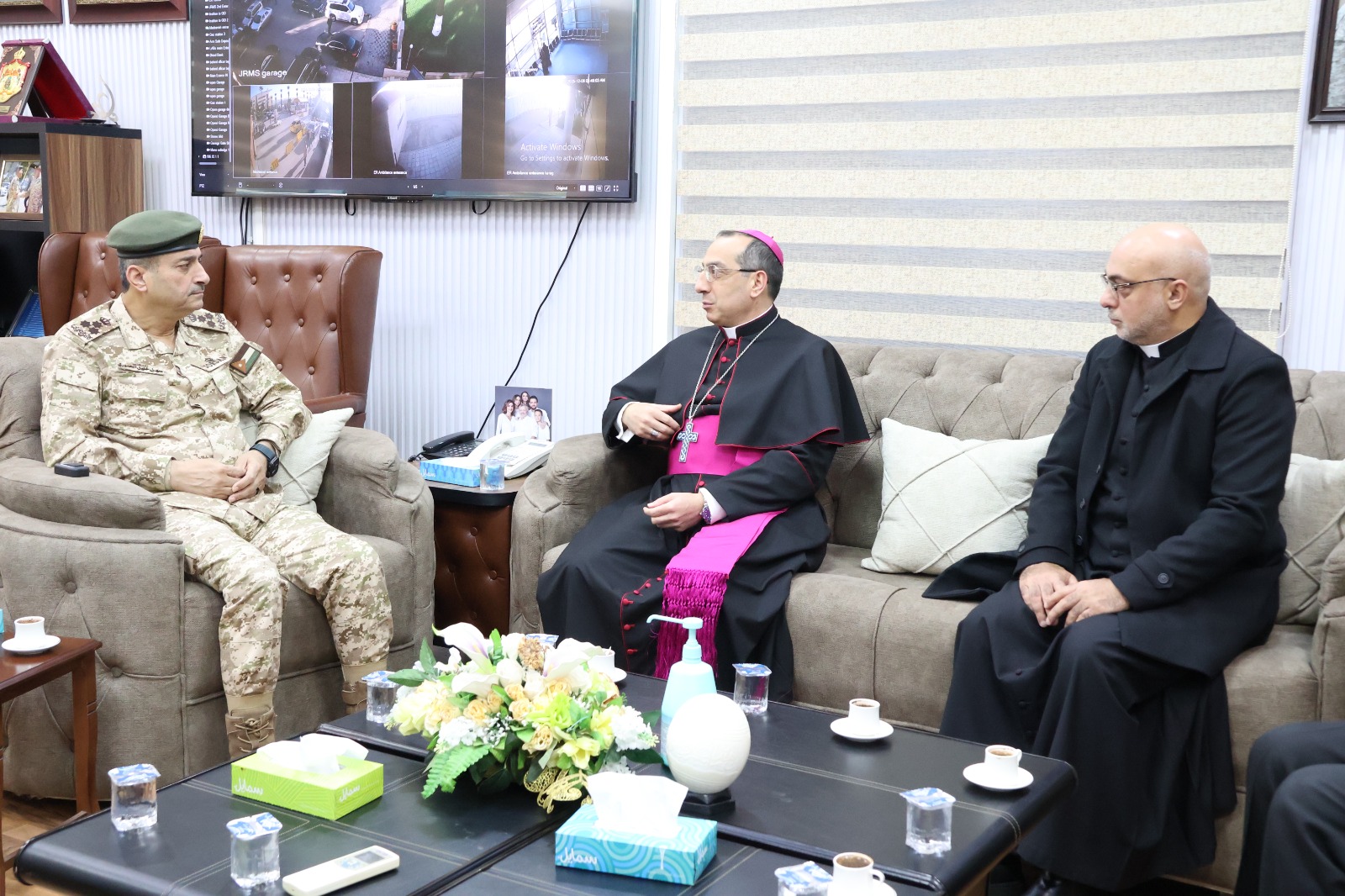 مذكرة تفاهم بين الخدمات الطبية والبطريركية اللاتينية لدعم أطفال غزة