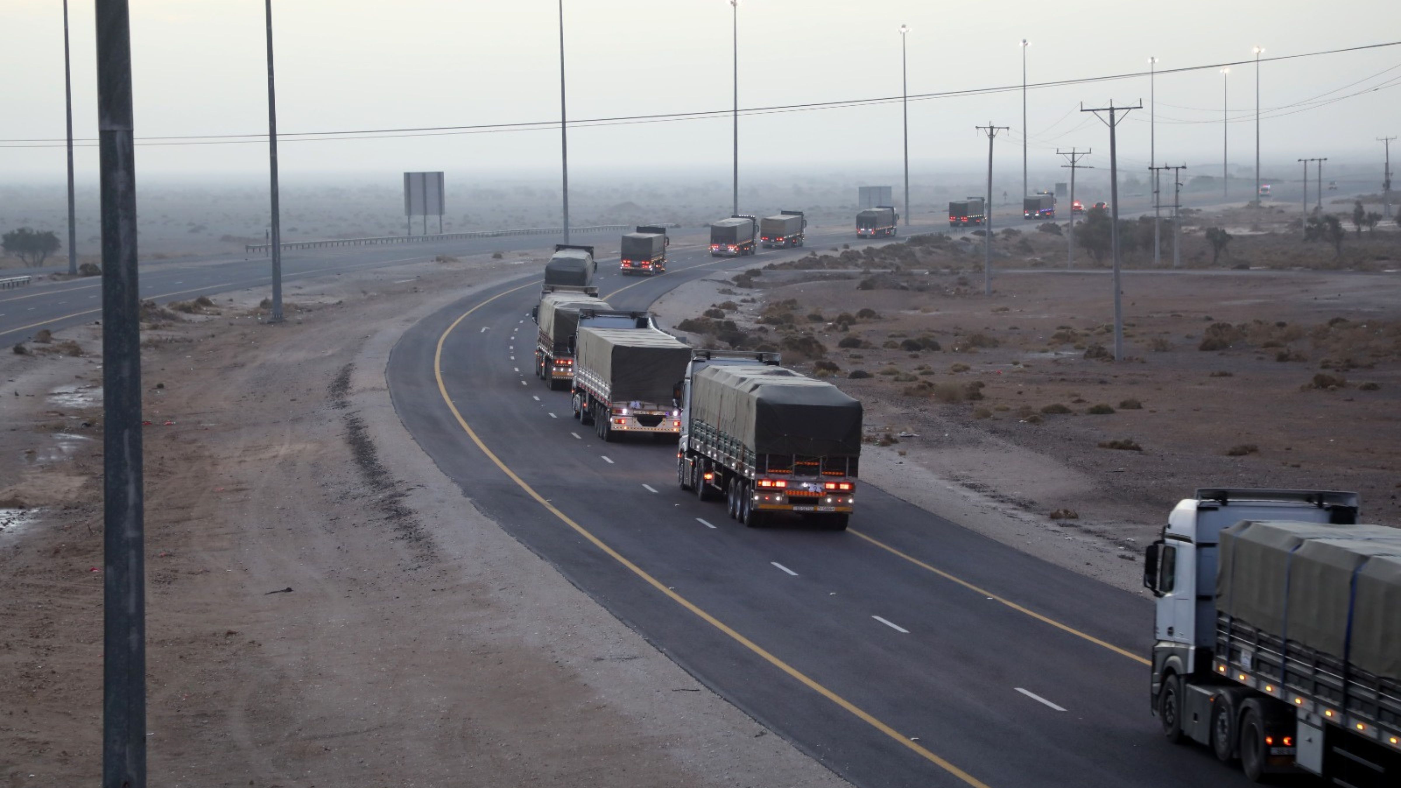 القوات المسلحة الأردنية تسيّر مساعدات غذائية إلى اليمن